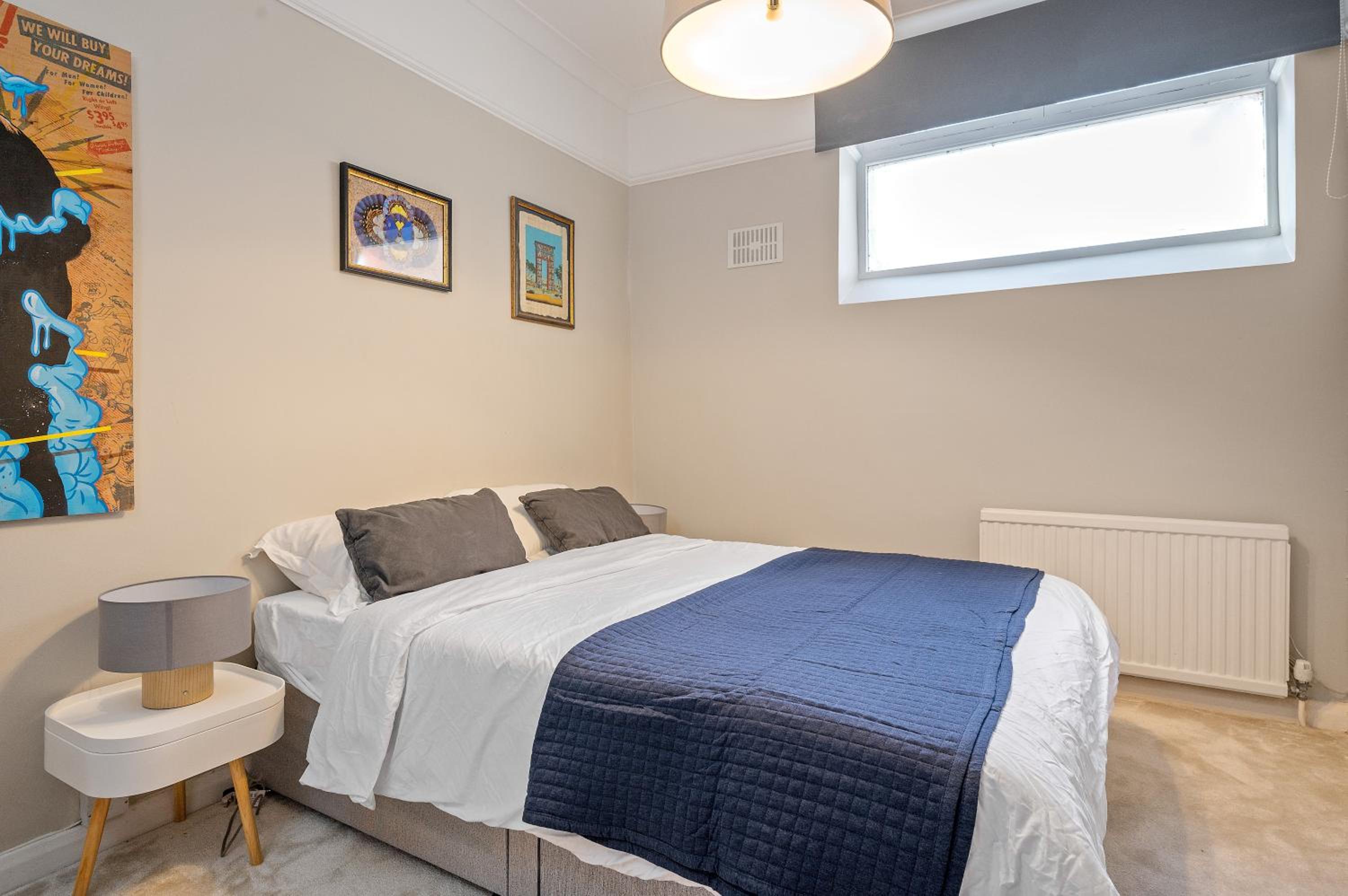 Central London 3-Bed Apt Sleeps 6 3 mins to Tube
