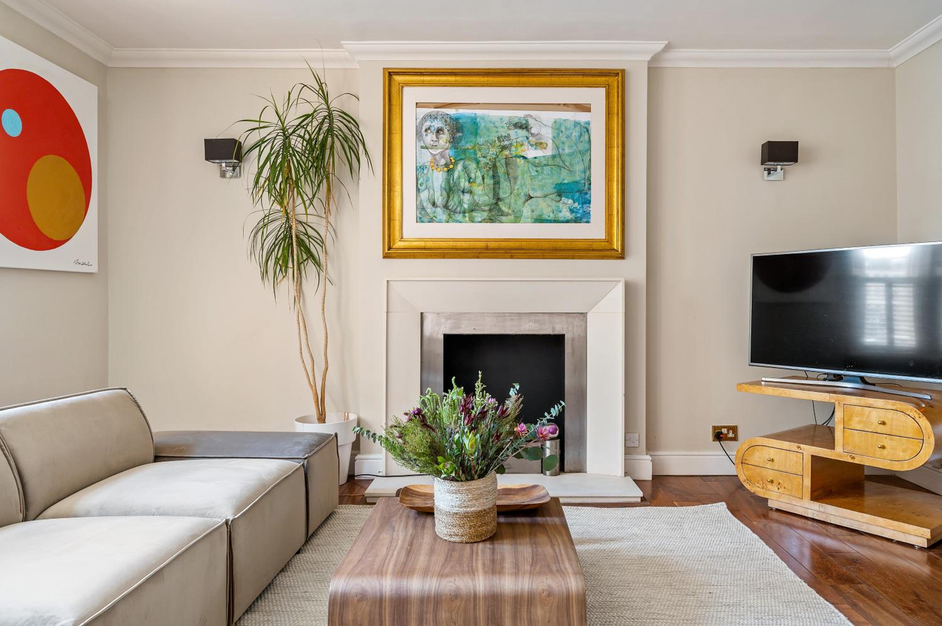 Central London 3-Bed Apt Sleeps 6 3 mins to Tube