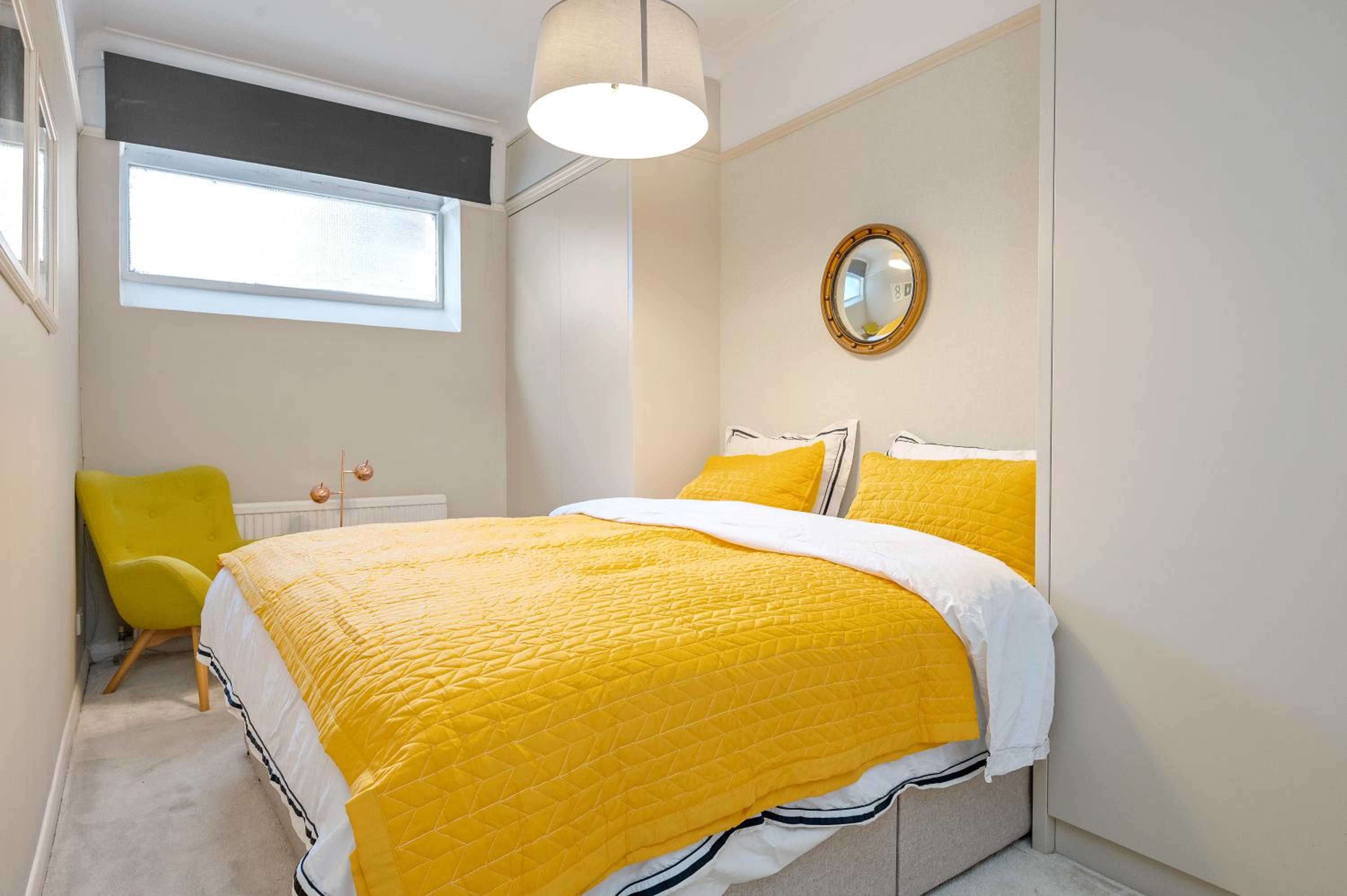 Central London 3-Bed Apt Sleeps 6 3 mins to Tube