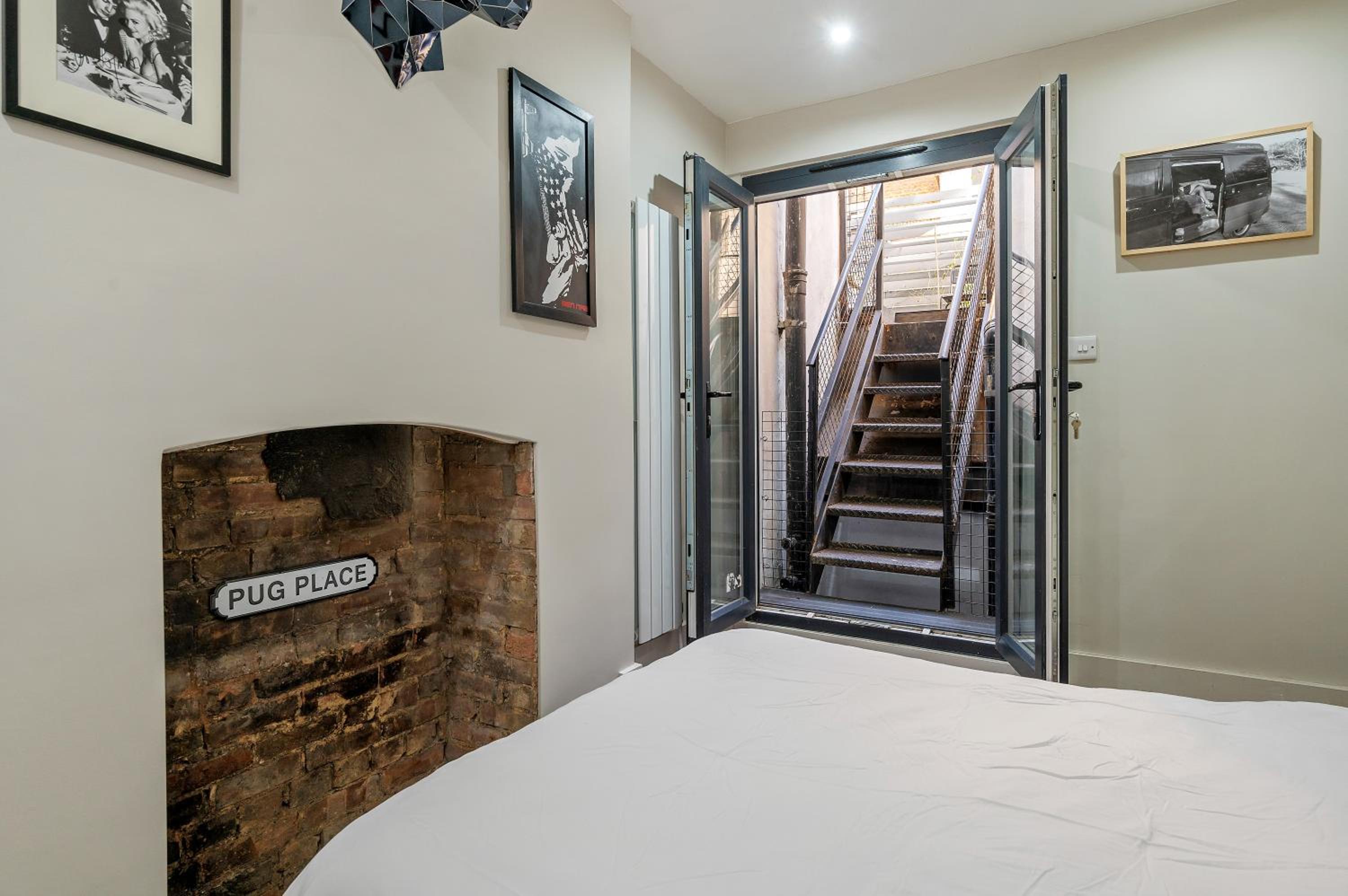 Central London 3-Bed Apt Sleeps 6 3 mins to Tube