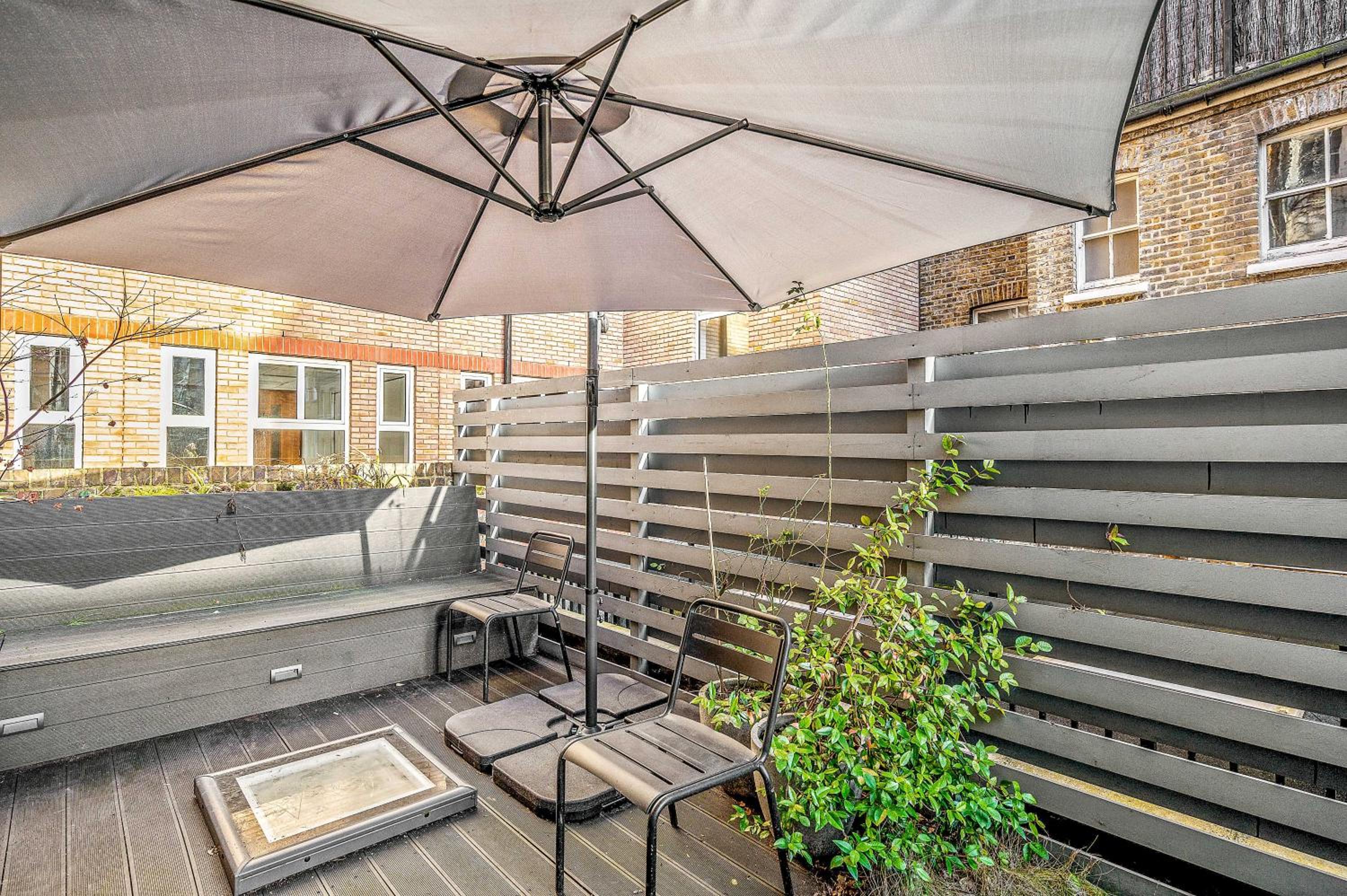 Central London 3-Bed Apt Sleeps 6 3 mins to Tube