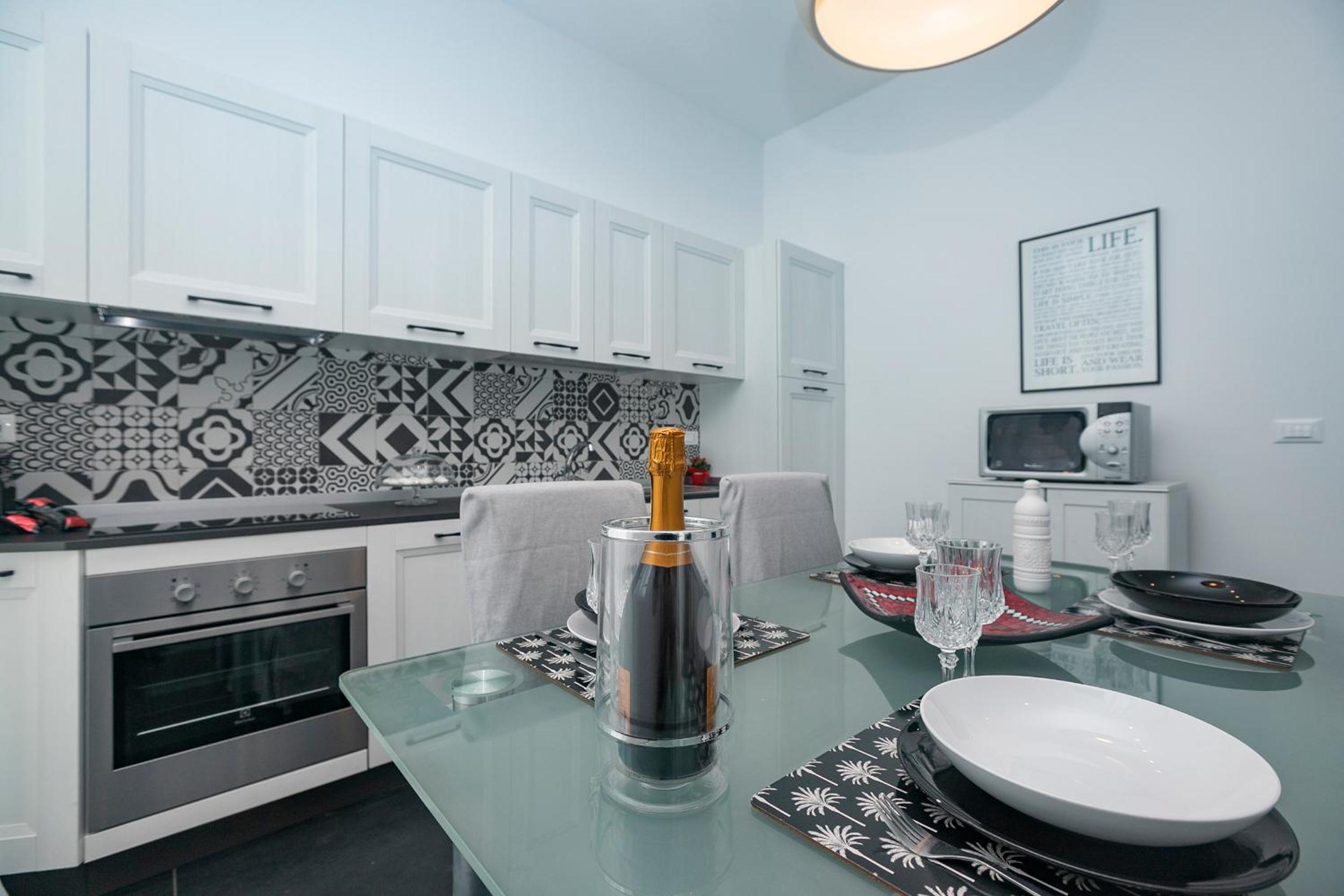 Real Italian Estate - Luxury Black&White view 2