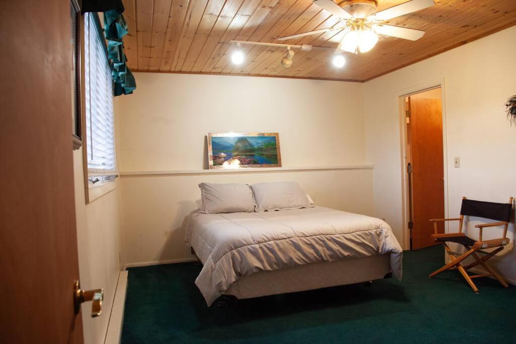 Spacious 4BR 3BA Convenient Downtown Driggs House view 2