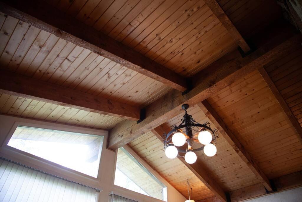 Spacious 4BR 3BA Convenient Downtown Driggs House view 4