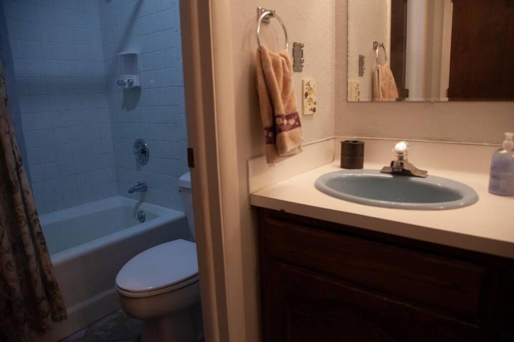 Spacious 4BR 3BA Convenient Downtown Driggs House view 5