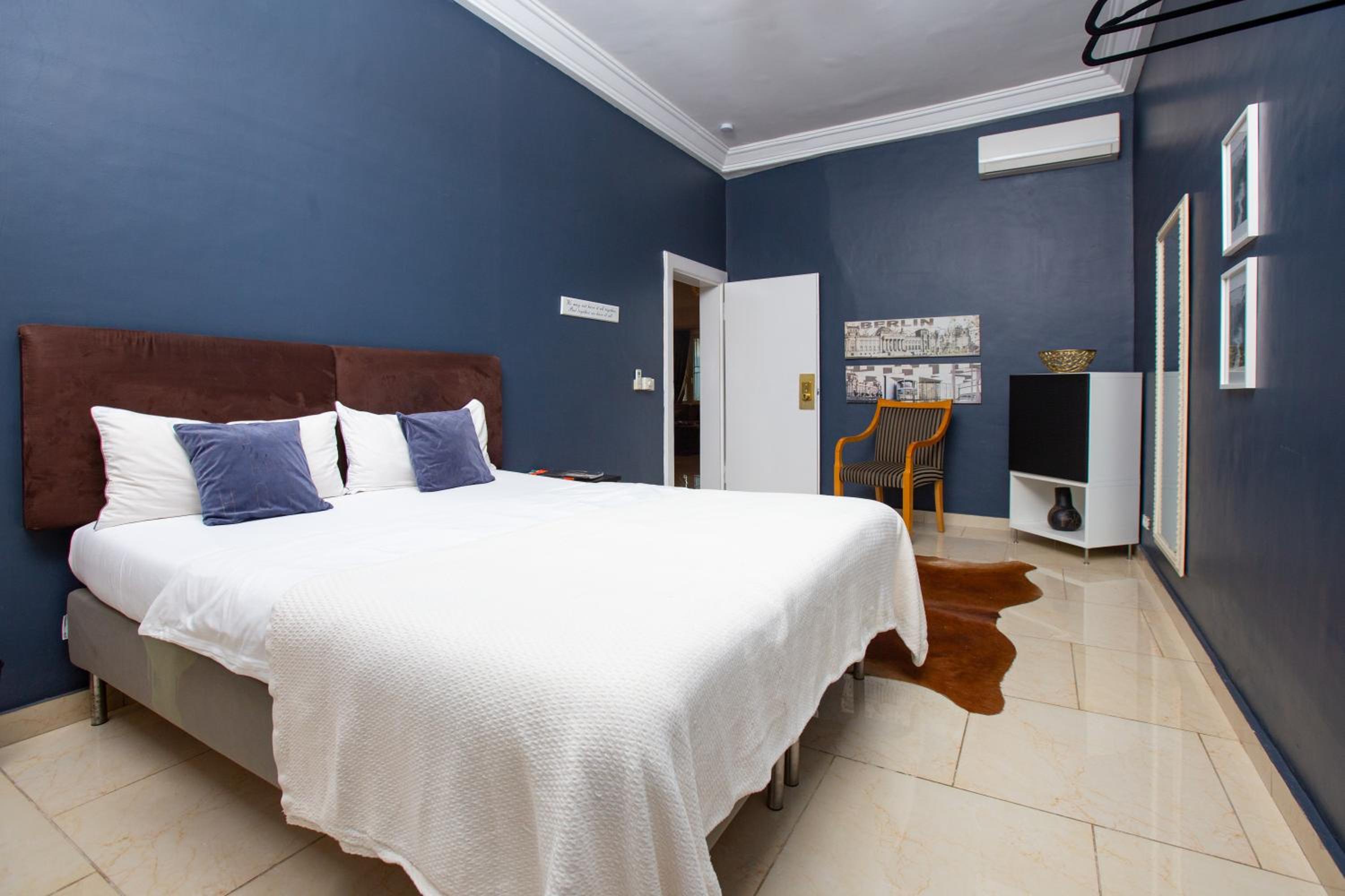 Impeccable 2-Bed House with Hot-Tub -Wi-Fi view 2