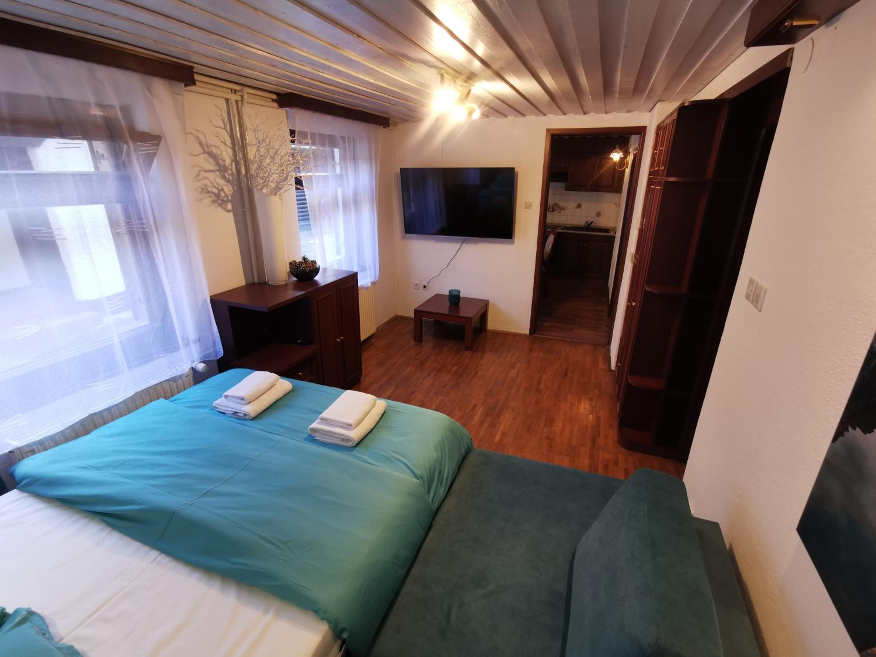 Cosy Lake view 3