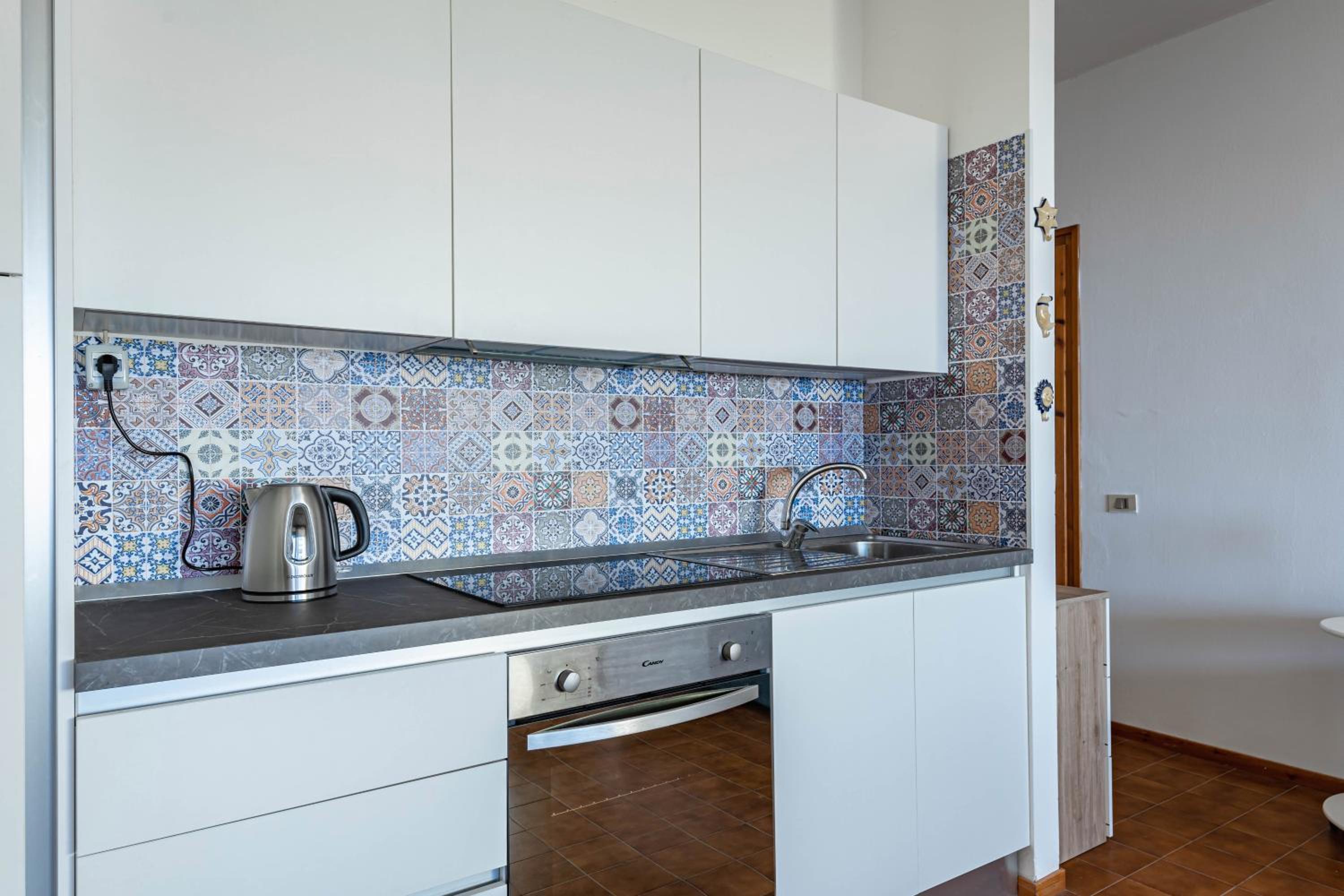 HOST4U - LISA&MAGGIE Pool Apartments with Beautiful View on Lake of Garda