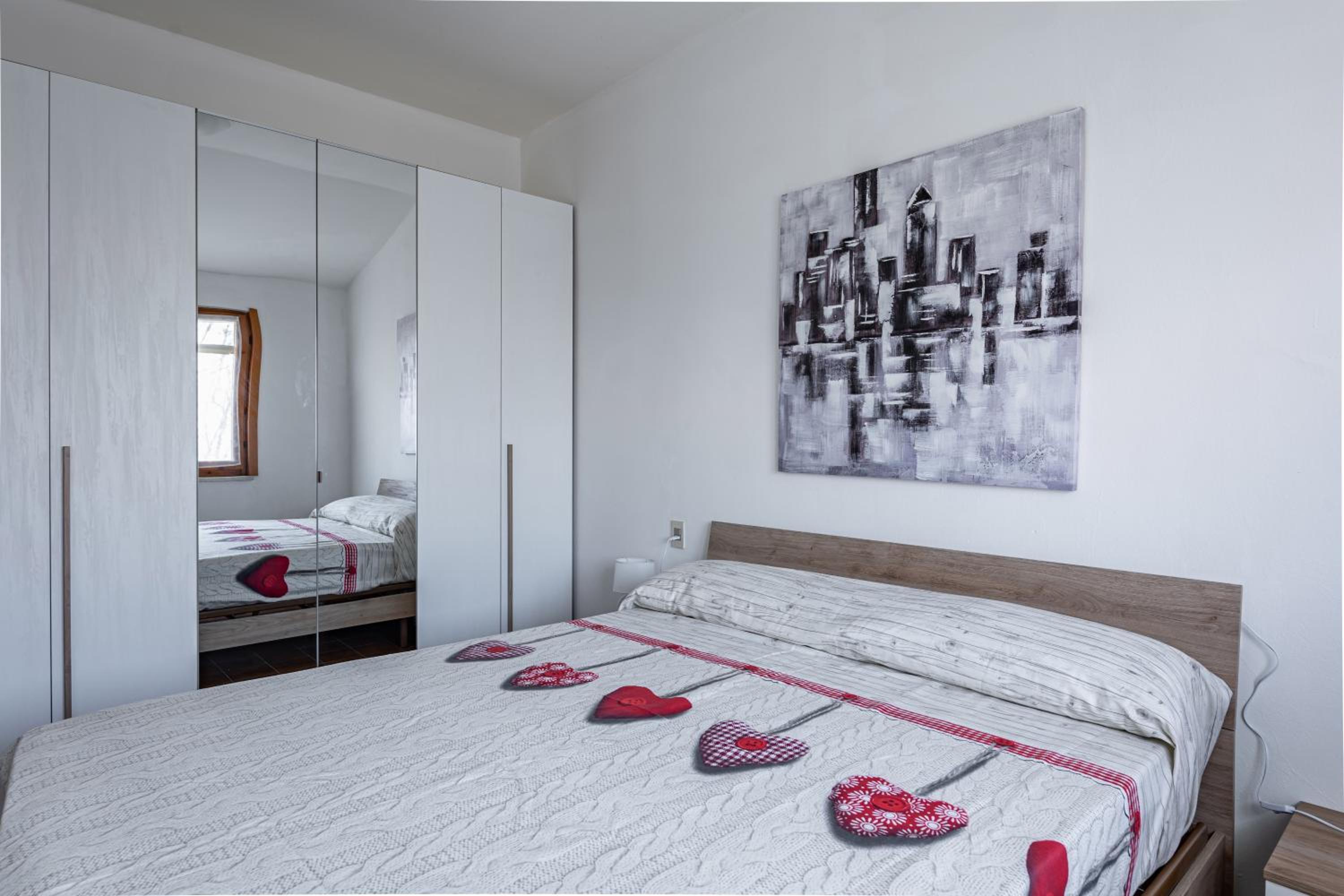 HOST4U - LISA&MAGGIE Pool Apartments with Beautiful View on Lake of Garda