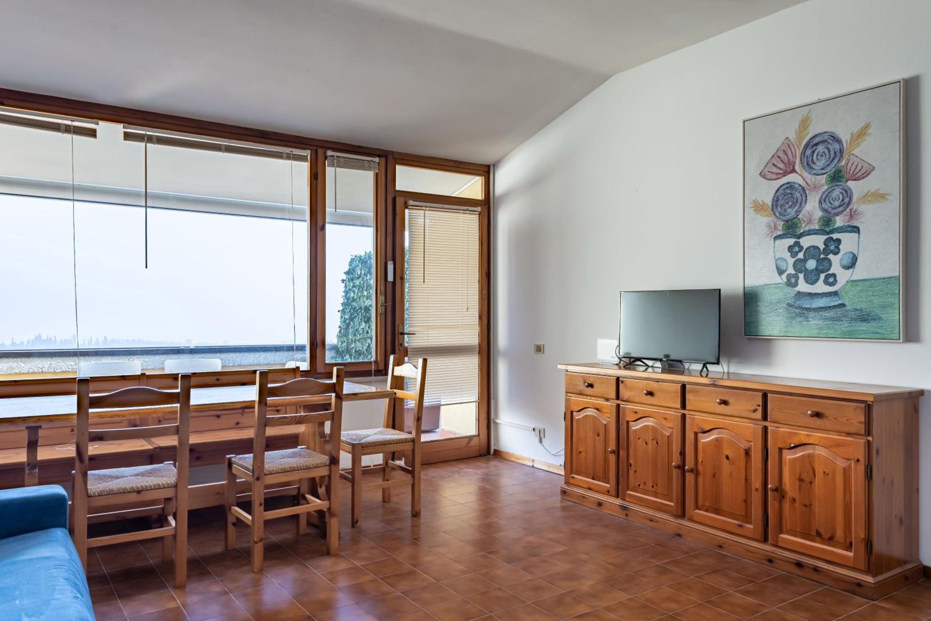 HOST4U - LISA&MAGGIE Pool Apartments with Beautiful View on Lake of Garda