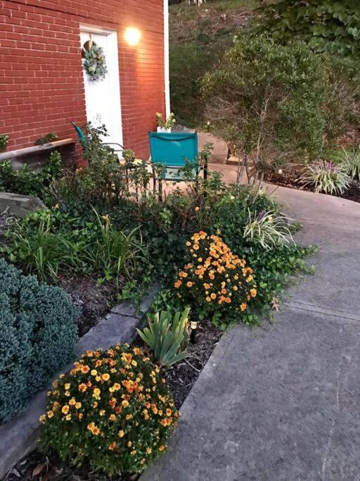 London Vacations - Hilltop Hideaway - 3BDR in Downtown London, KY - Property Image 27