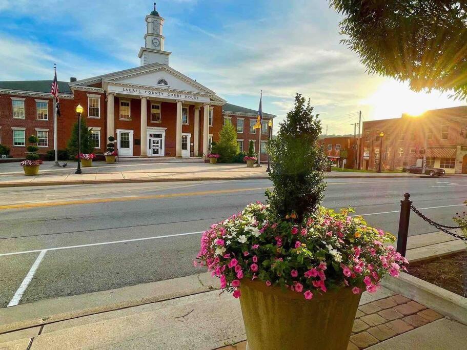 London Vacations - Hilltop Hideaway - 3BDR in Downtown London, KY - Property Image 23