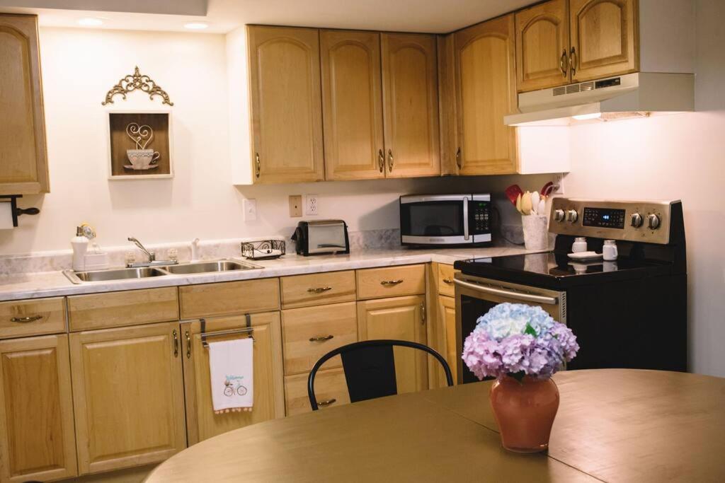 London Vacations - Hilltop Hideaway - 3BDR in Downtown London, KY - Property Image 19