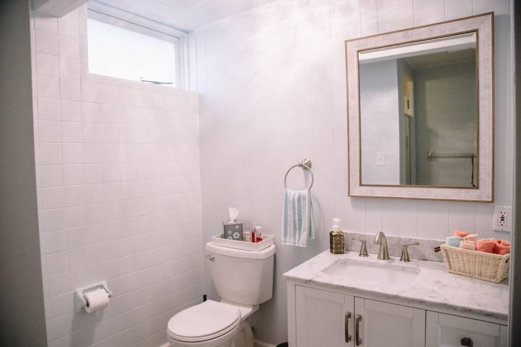 London Vacations - Hilltop Hideaway - 3BDR in Downtown London, KY - Property Image 2