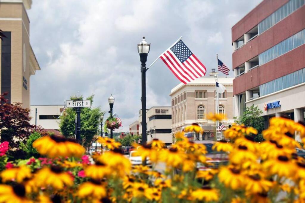 London Vacations - Hilltop Hideaway - 3BDR in Downtown London, KY - Property Image 14