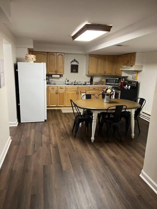 London Vacations - Hilltop Hideaway - 3BDR in Downtown London, KY - Property Image 3