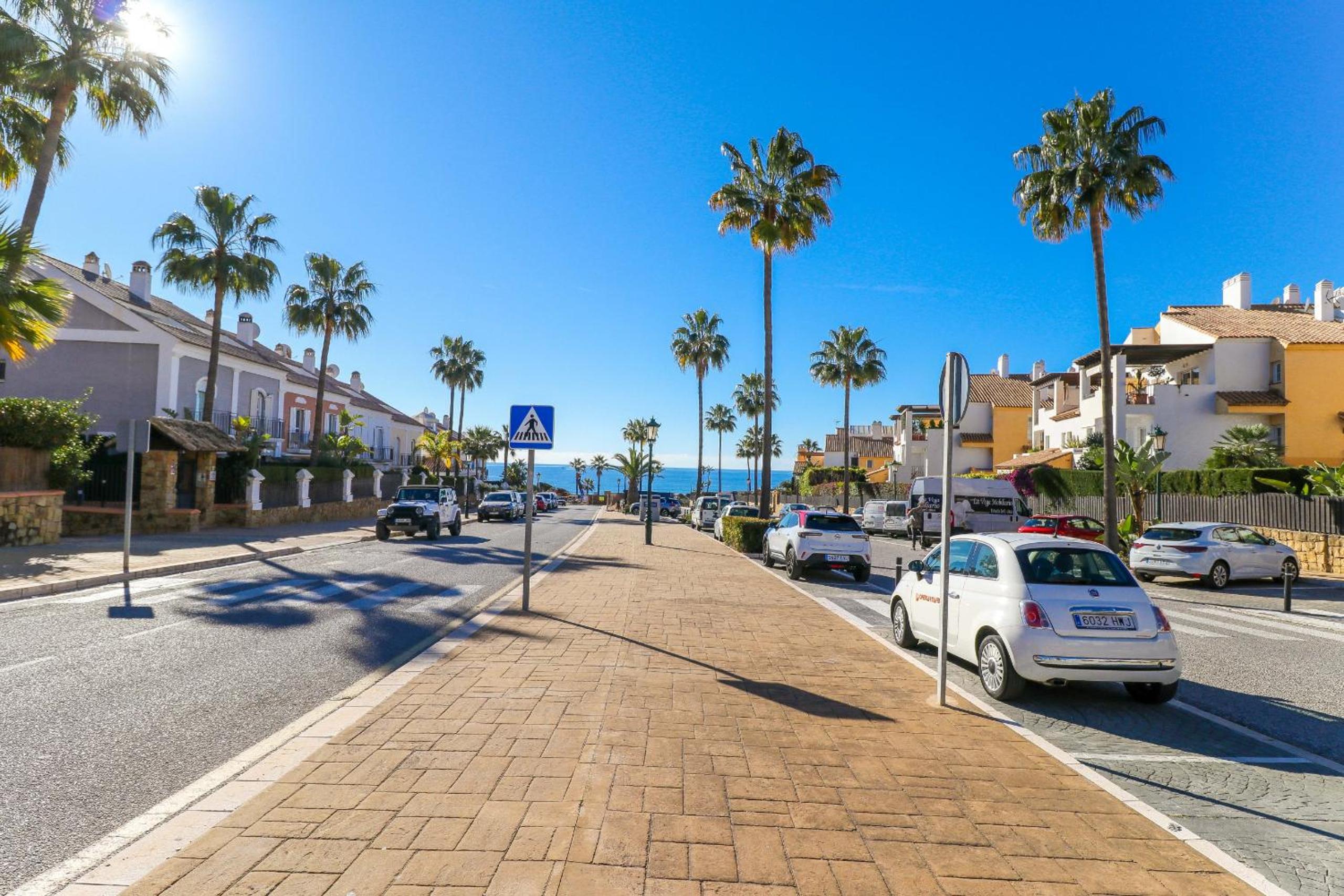 Bahia de Marbella modern apartment