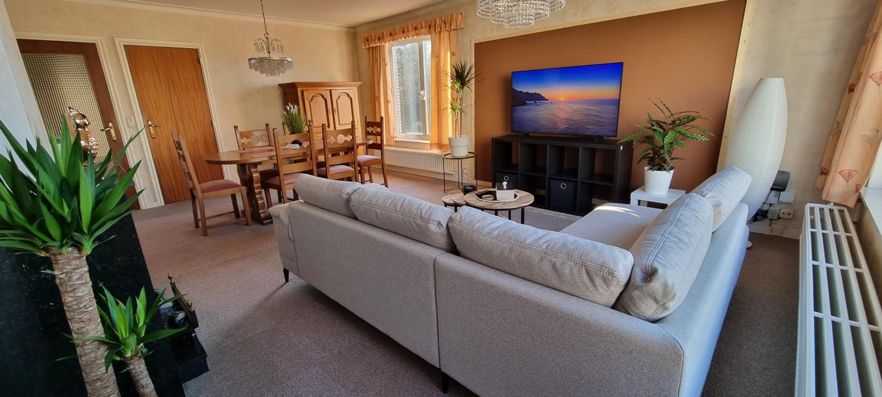SUPERB FLAT WITH 3 BEDROOMS PARKING AND BALCONy