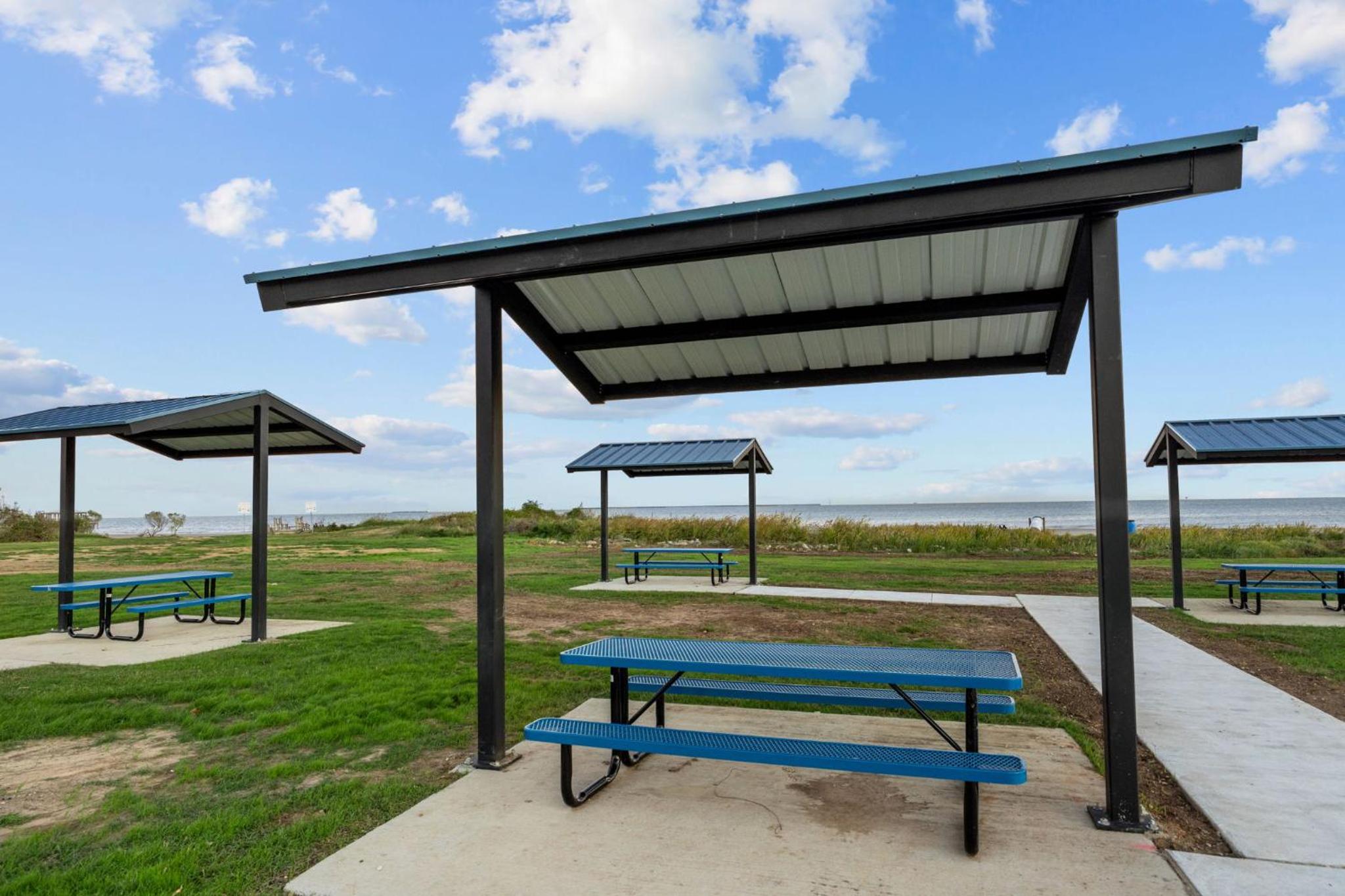 Seabrook 3BR Sleeps 10 w Backyard, Fire Pit Near Kemah view 3