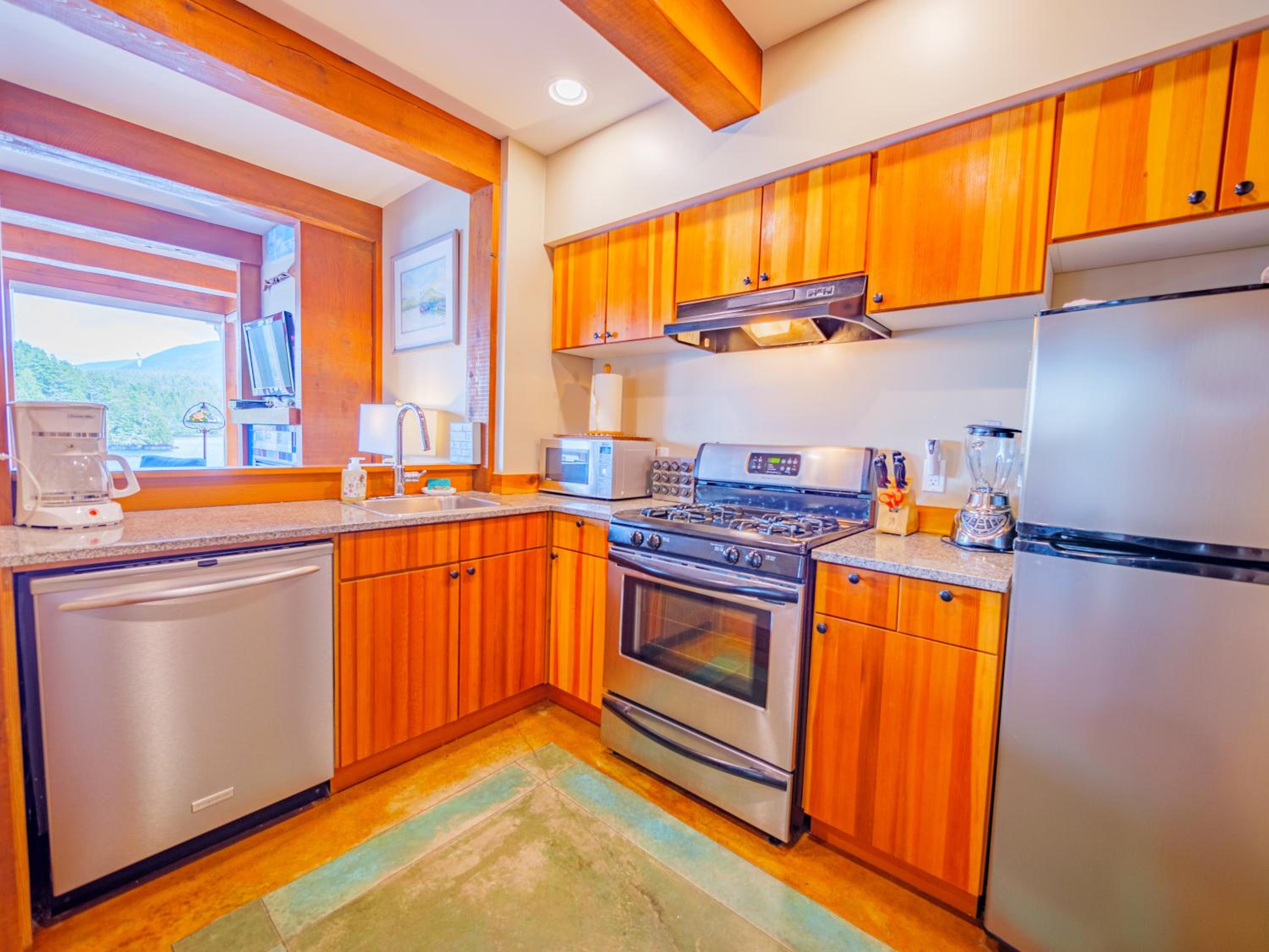 Whisky Harbour, Downtown King Bed and Inlet View view 2