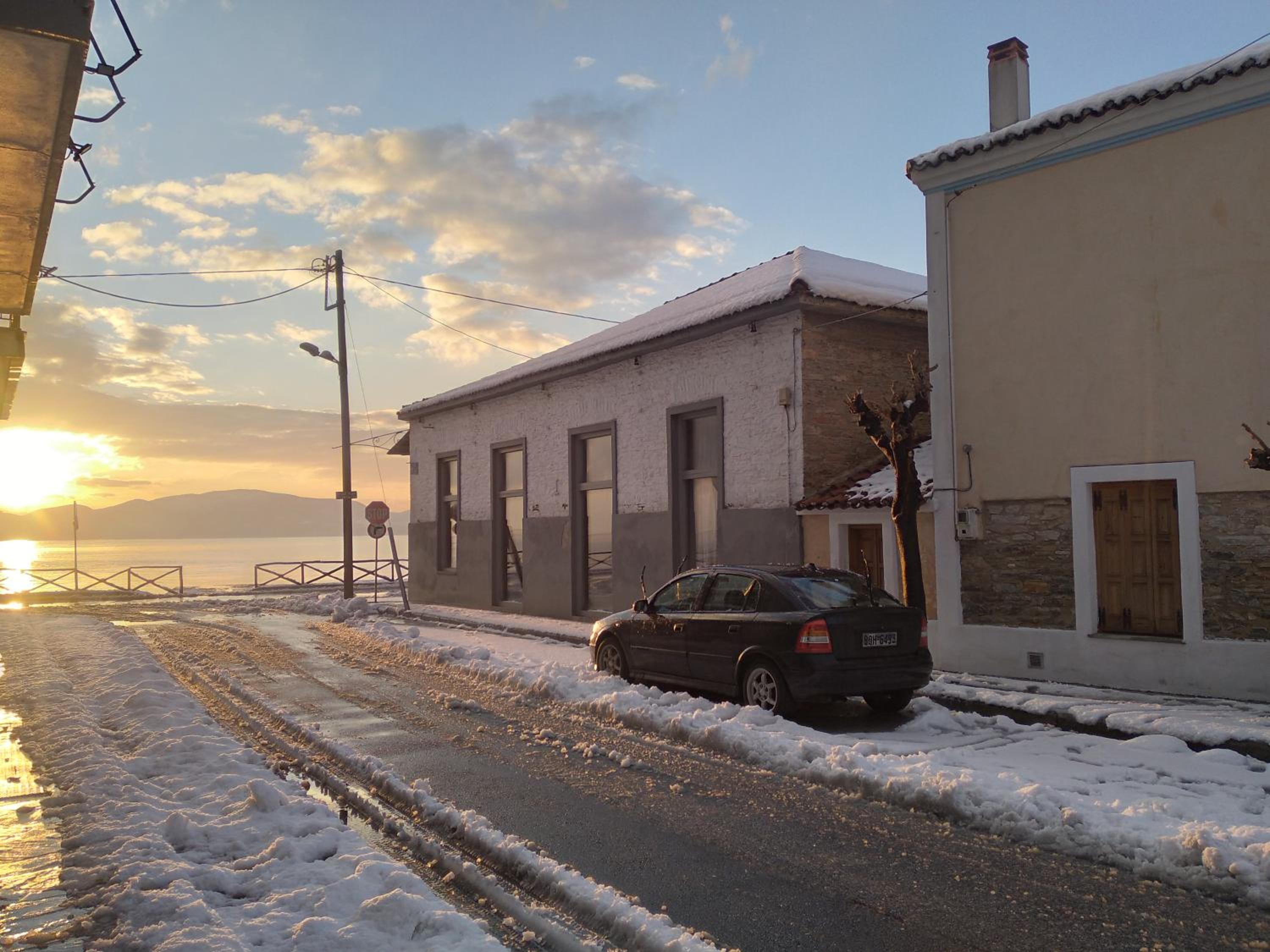 IRAKLIOS- Fabulous area- ,,,- sea-view- Studios,,-38m2-just call on the photo number, for price, vacancy etc- next to Vallis hotel -20meters from seaside!!