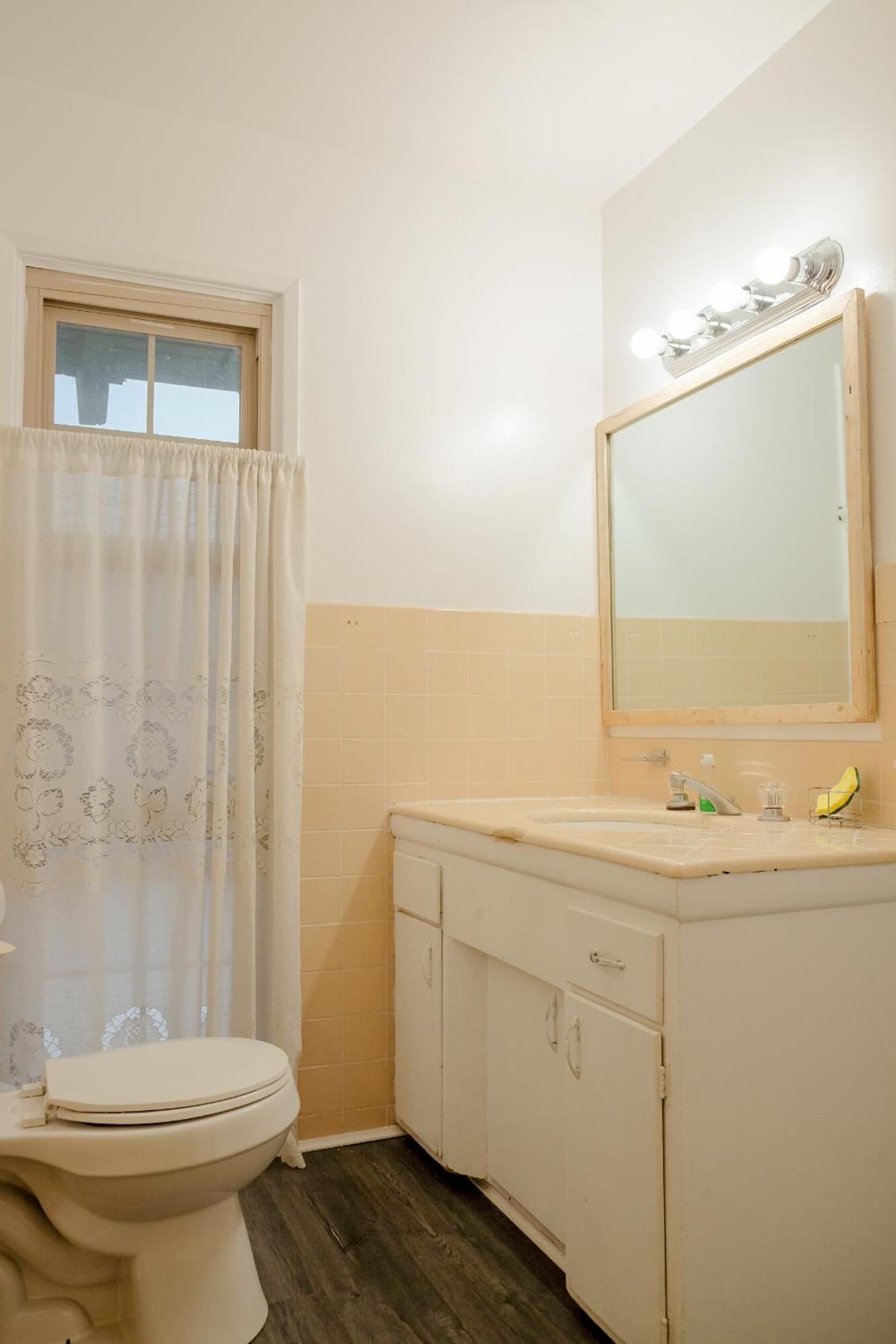 Sherwood Arms Motel - Property Image 133