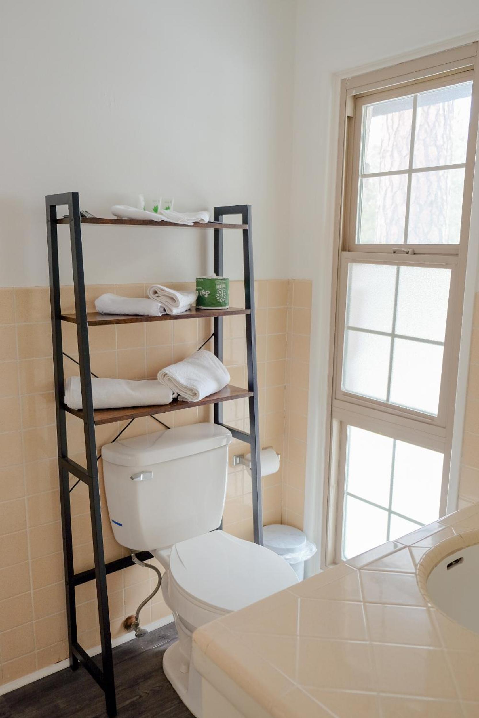 Sherwood Arms Motel - Property Image 150