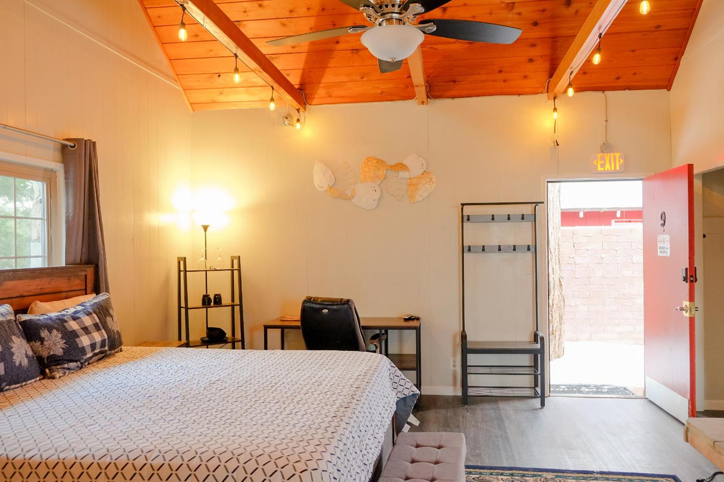 Sherwood Arms Motel - Property Image 144