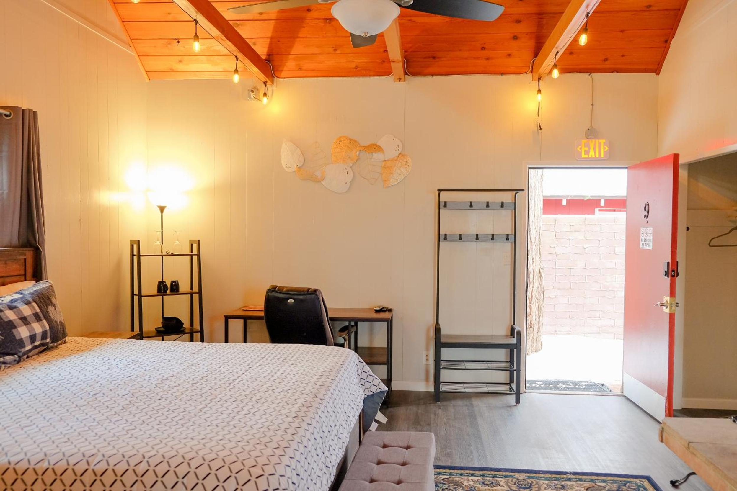 Sherwood Arms Motel - Property Image 149