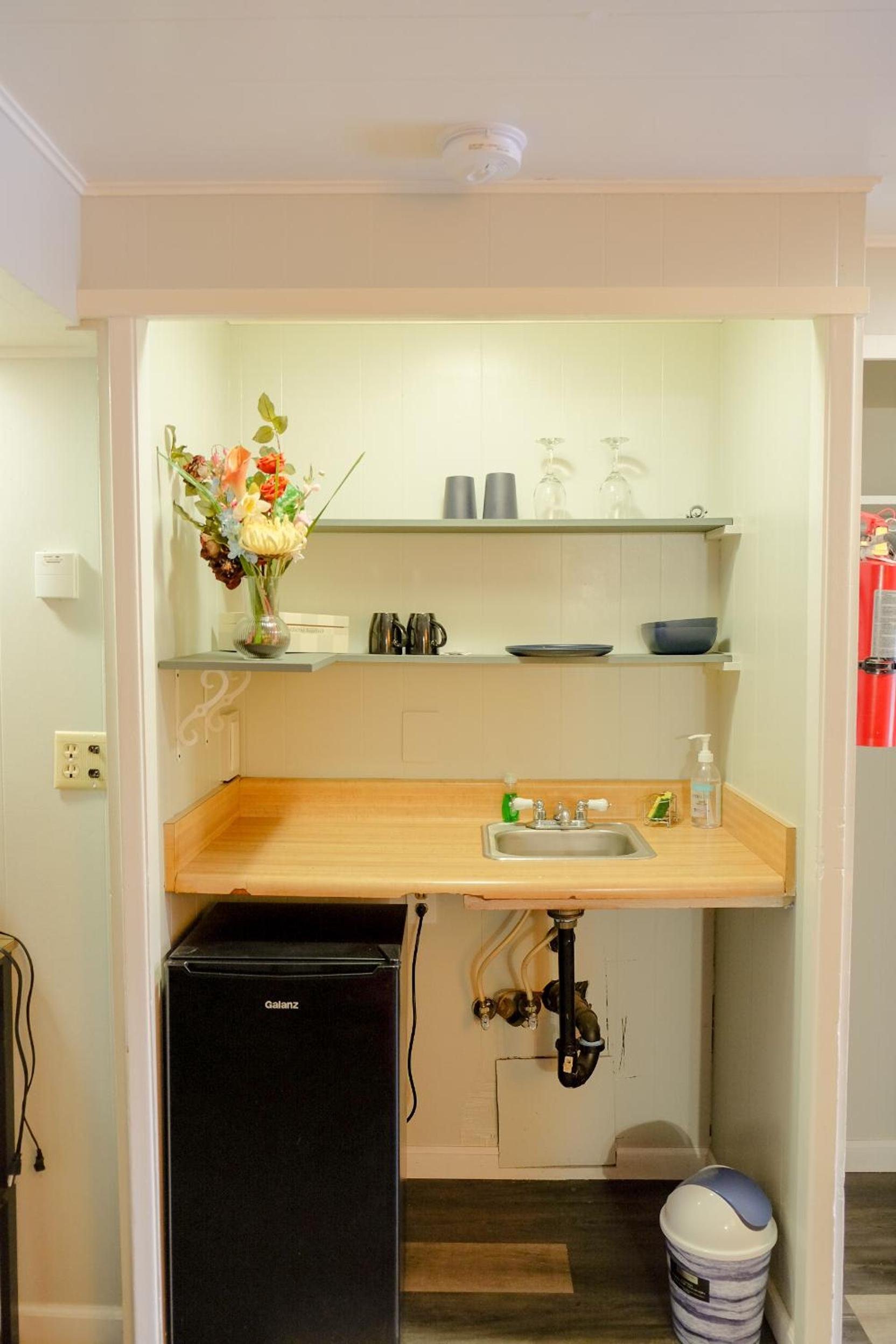 Sherwood Arms Motel - Property Image 163