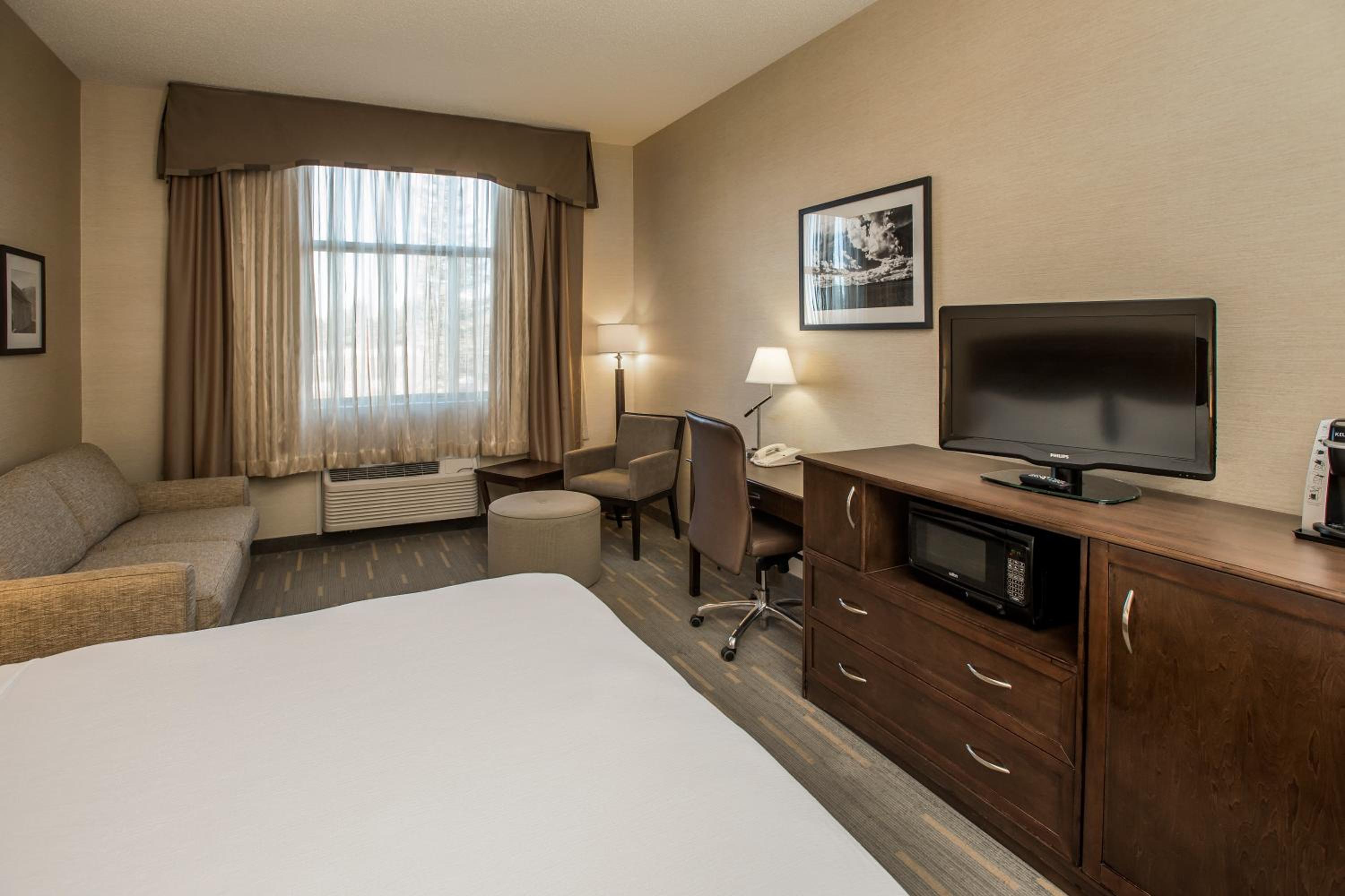 Lethbridge Vacations - Holiday Inn Lethbridge, an IHG Hotel - Property Image 3