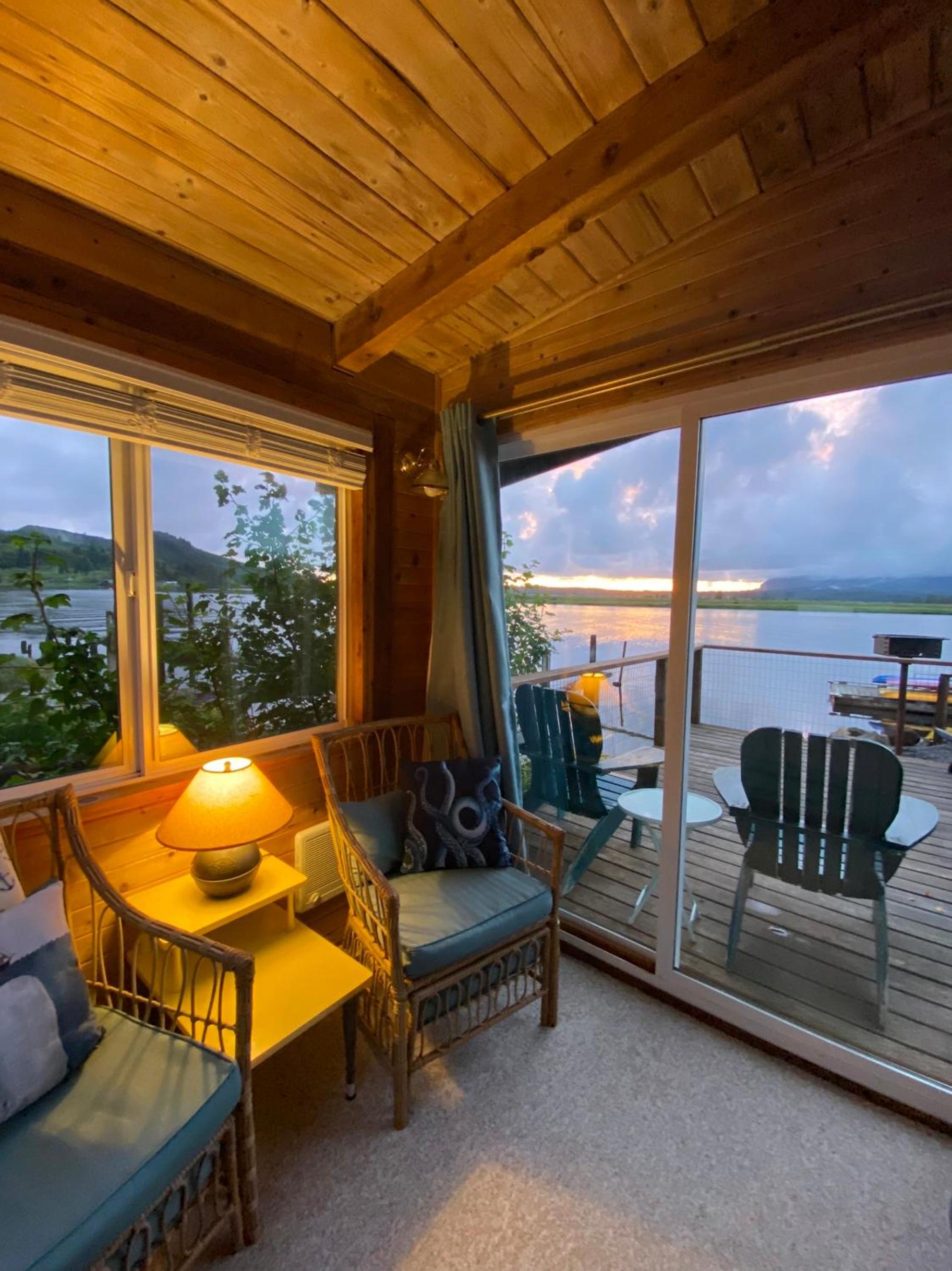 Wheeler on the Bay Lodge and Marina