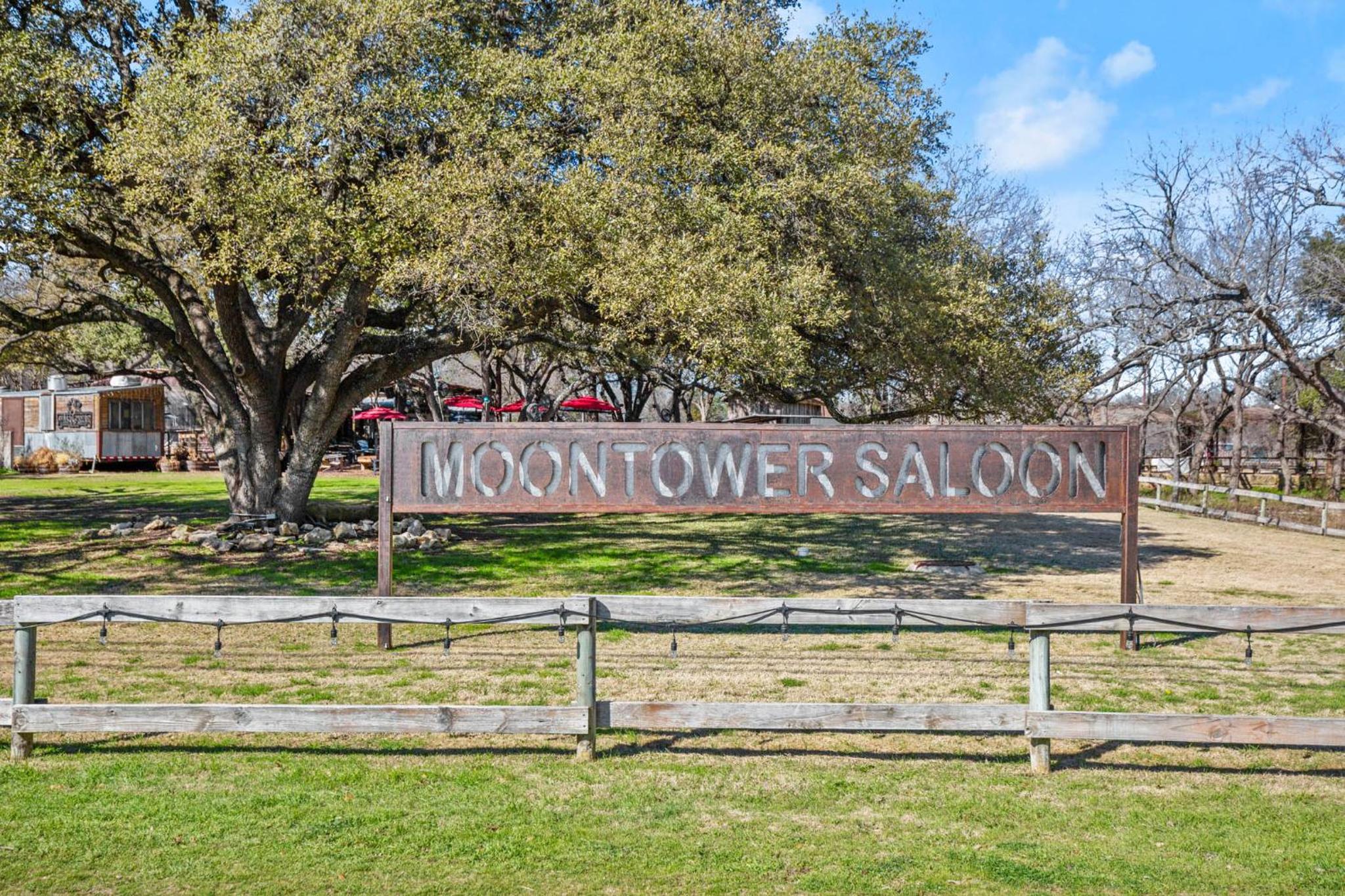 Park access! Bars & Restaurants close-by! Outdoor heater view 4
