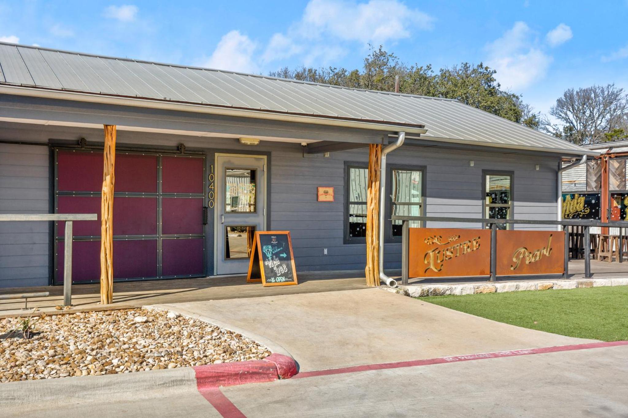 Park access! Bars & Restaurants close-by! Outdoor heater view 3