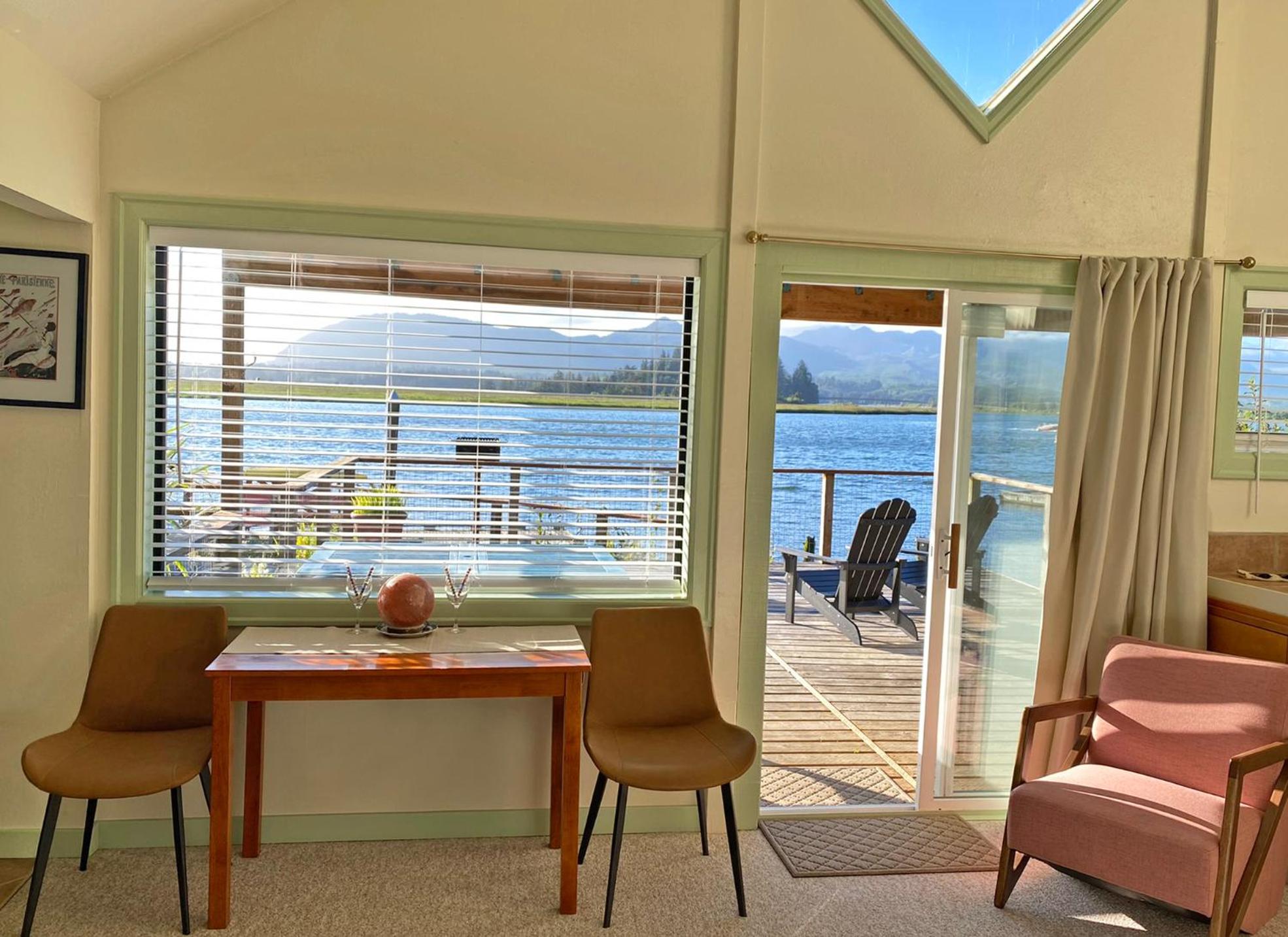 Wheeler on the Bay Lodge and Marina