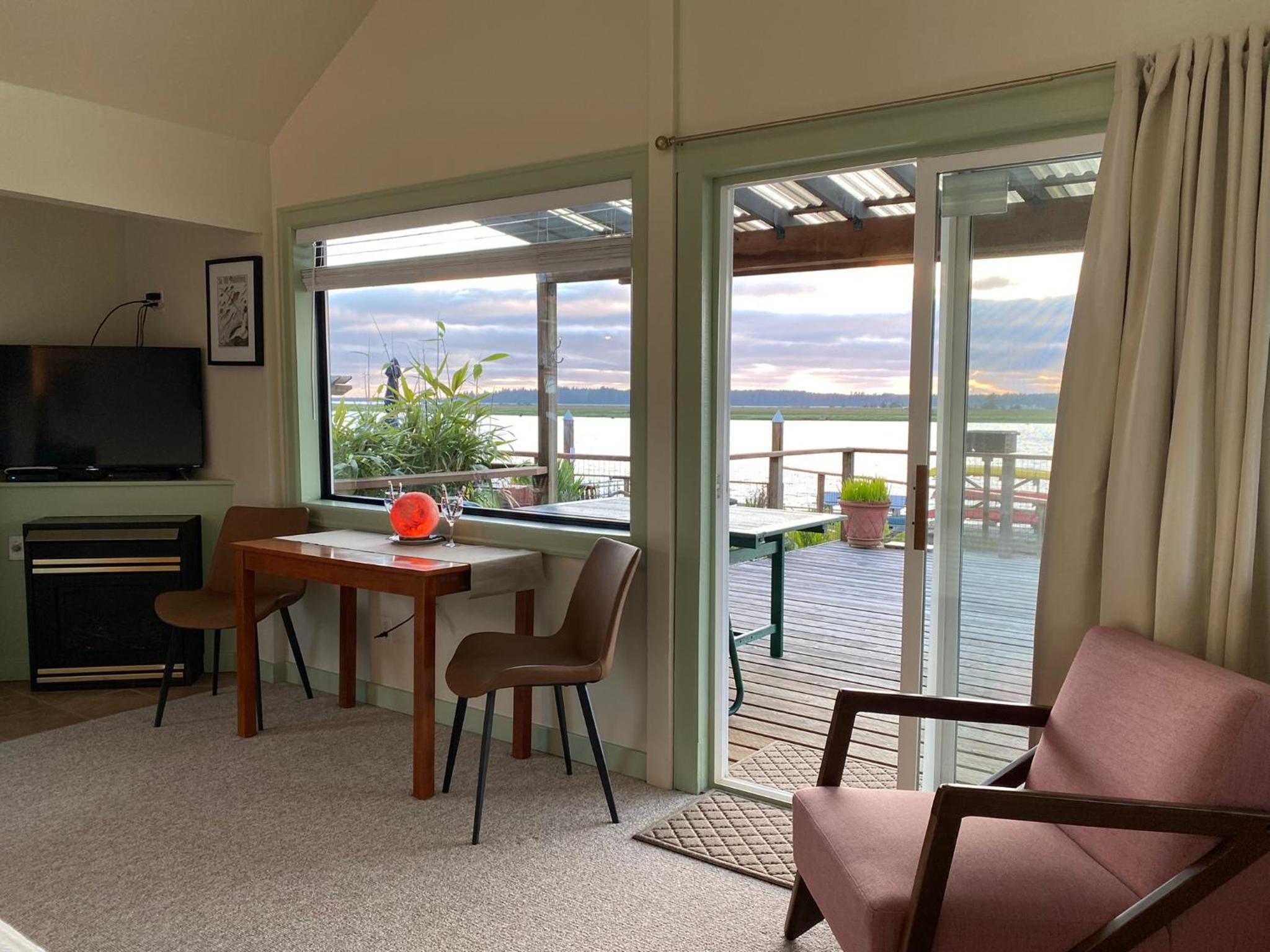 Wheeler on the Bay Lodge and Marina