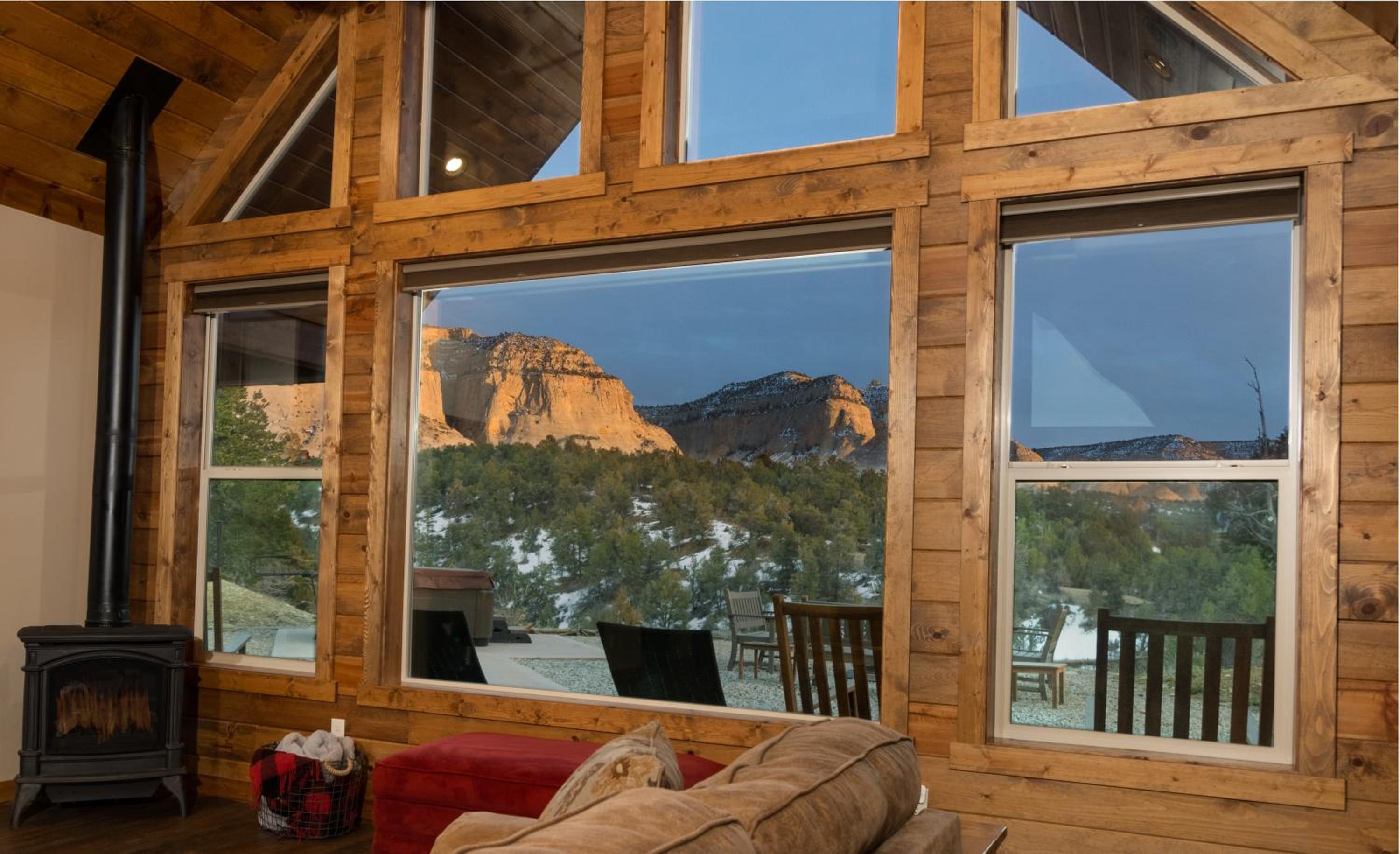Skyfall Cabin. Stunning views, Hot Tub, minutes from Zion view 5