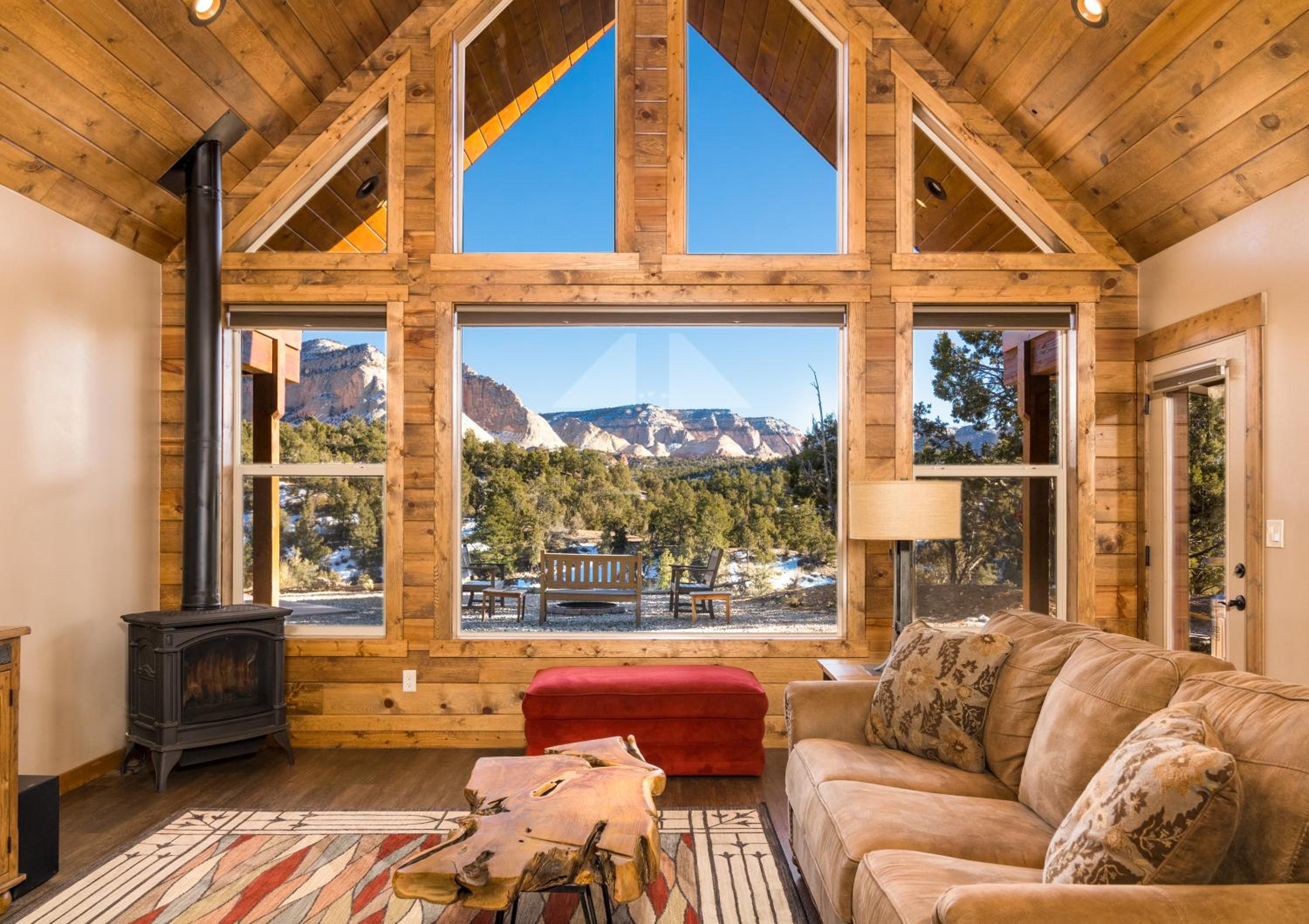 Skyfall Cabin. Stunning views, Hot Tub, minutes from Zion view 3