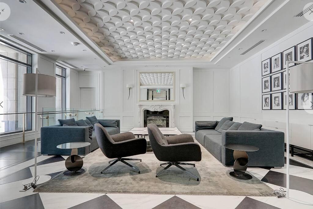 Luxury Condo on Bay Street