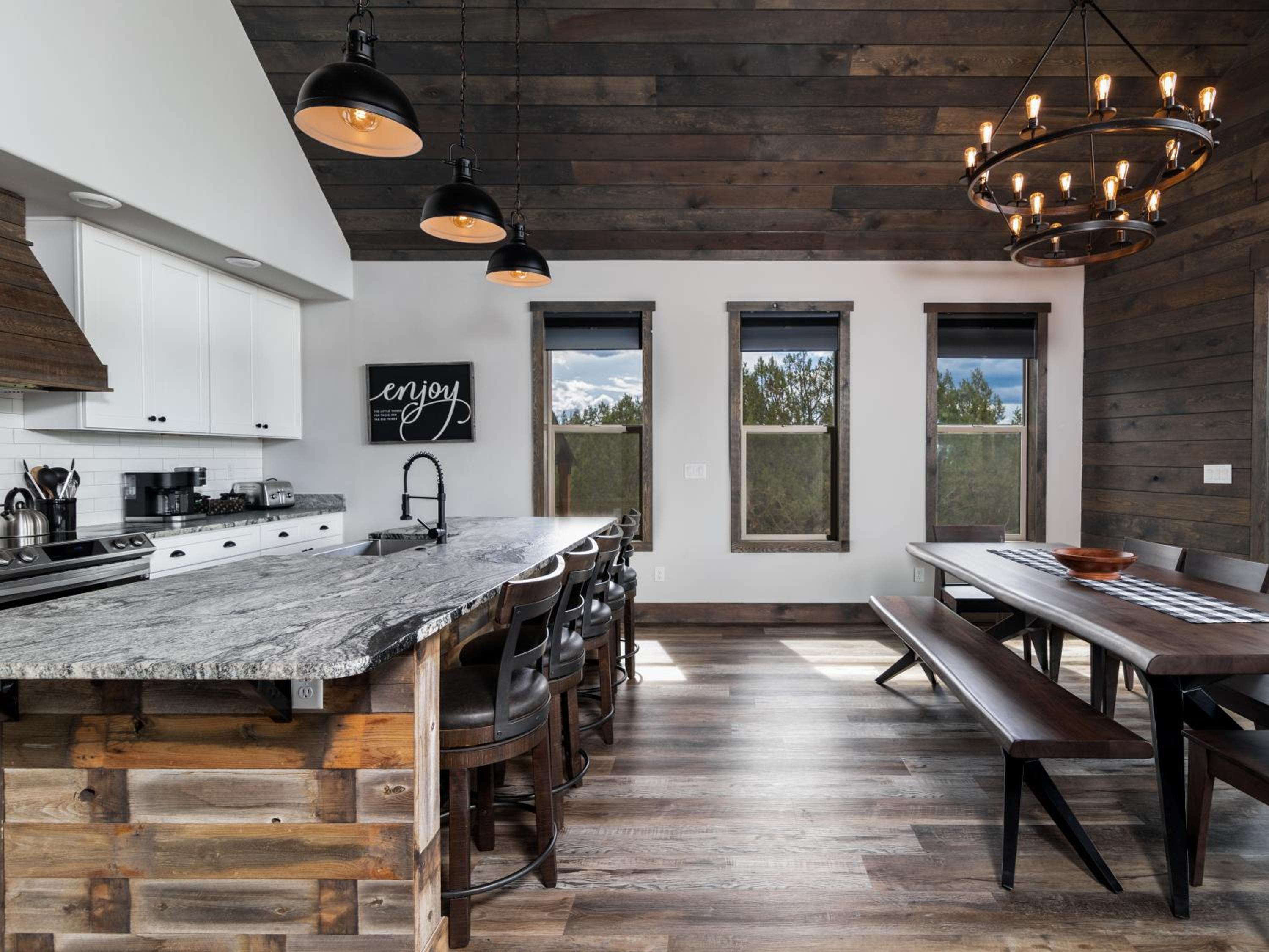 Cliff's Edge. New Build, Breathtaking Views, Luxury Stay Near Zion view 3