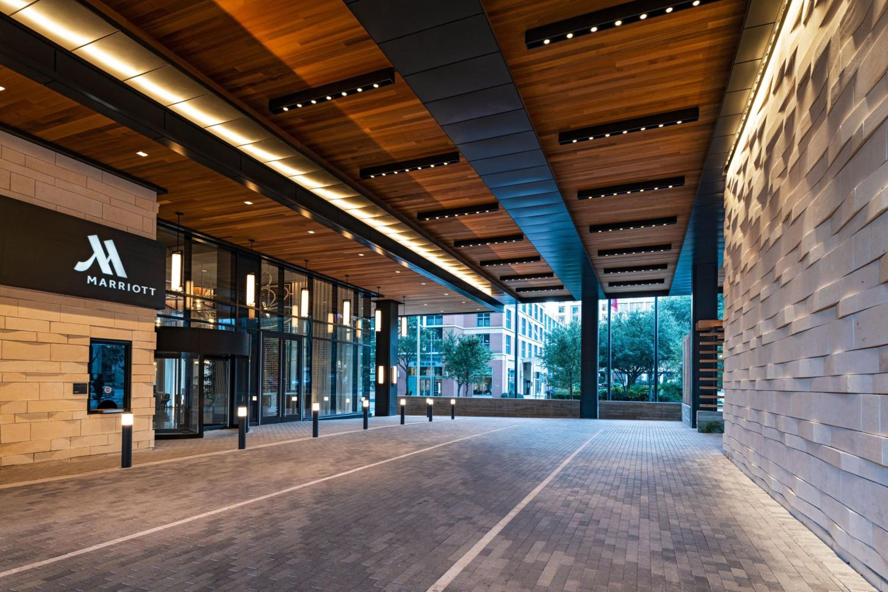 Hotel Austin Marriott Downtown - Image 1