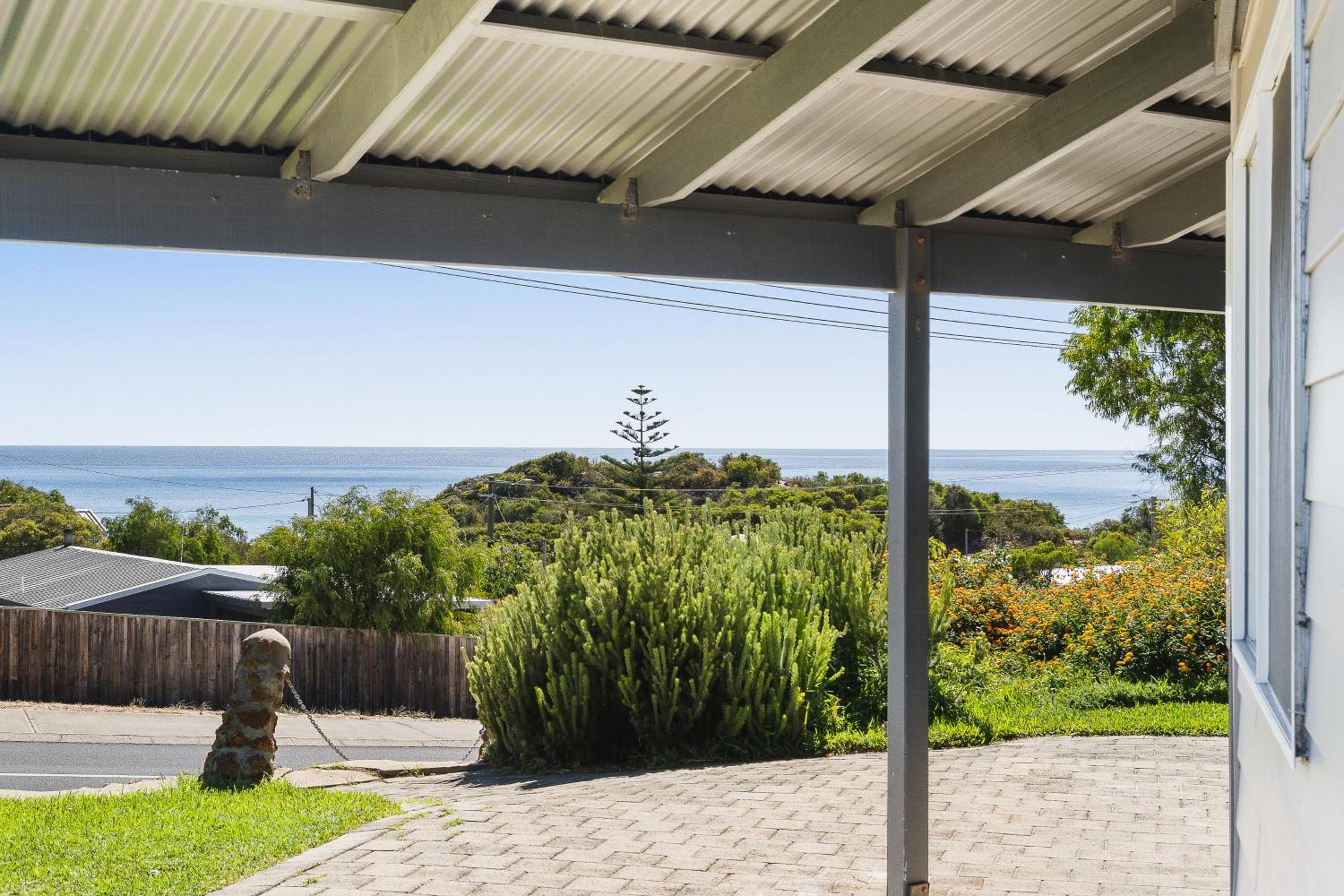 Seaview Residence by 