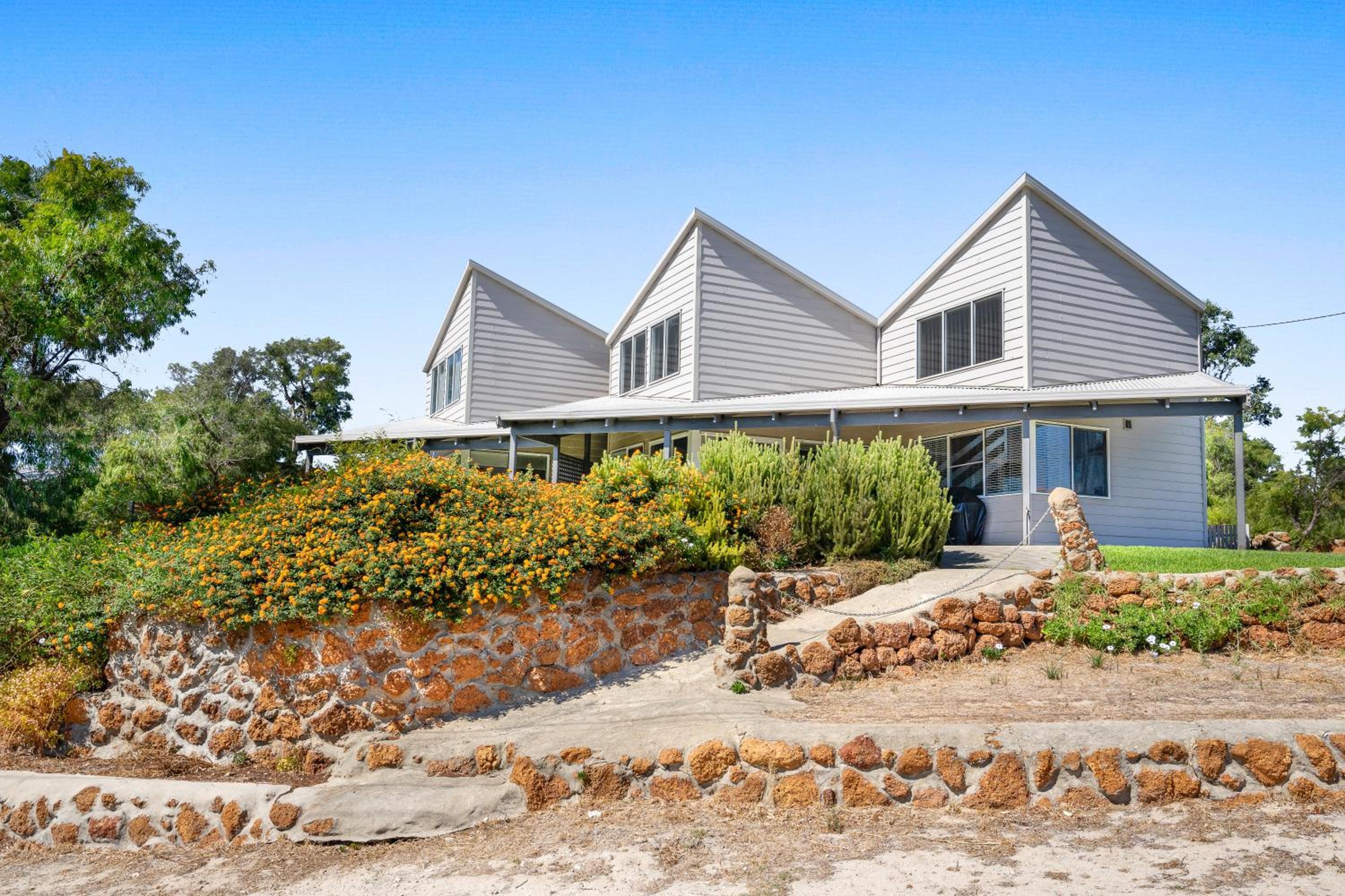 Seaview Residence by 