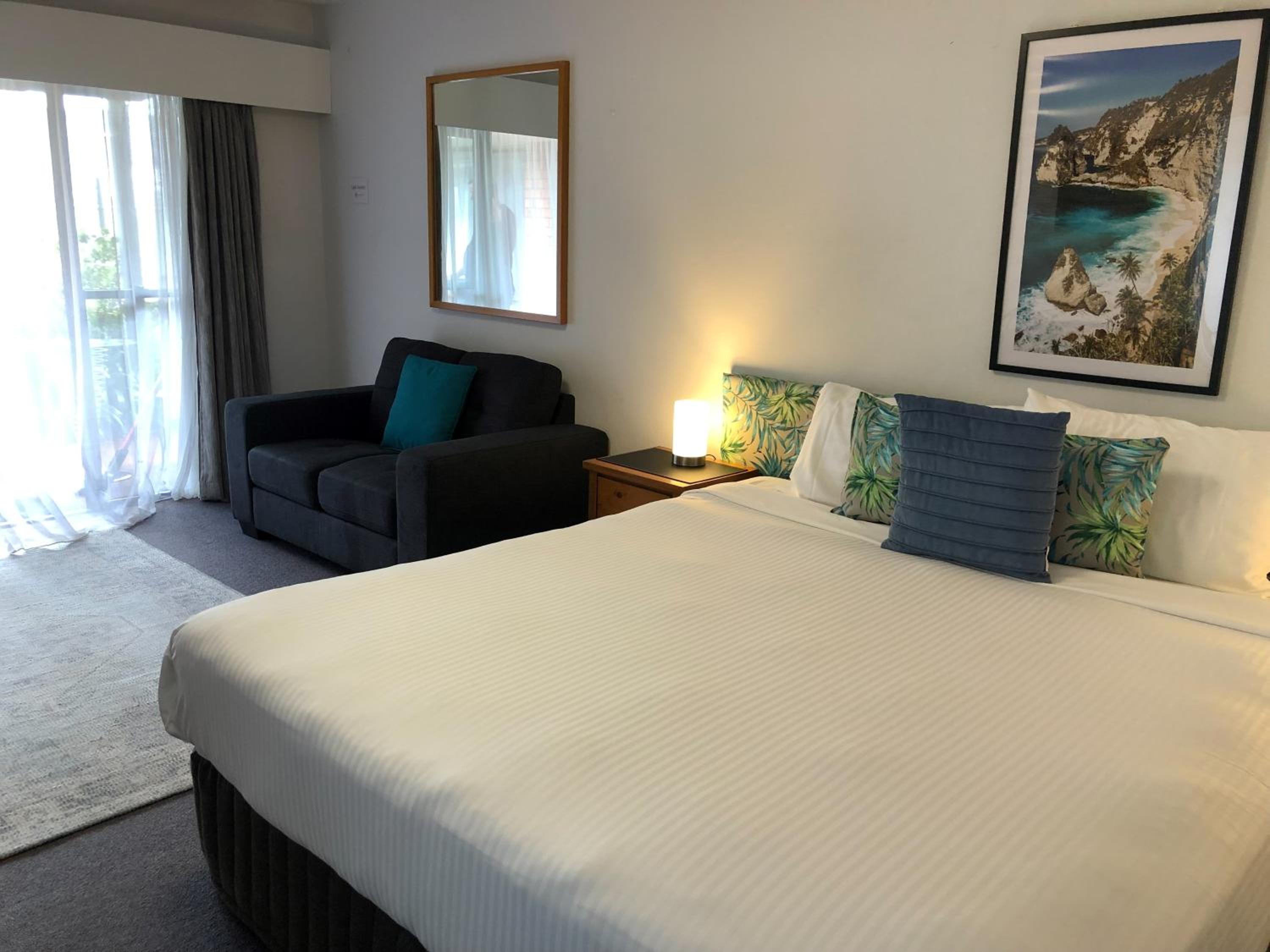 Avaleen Lodge Motor Inn