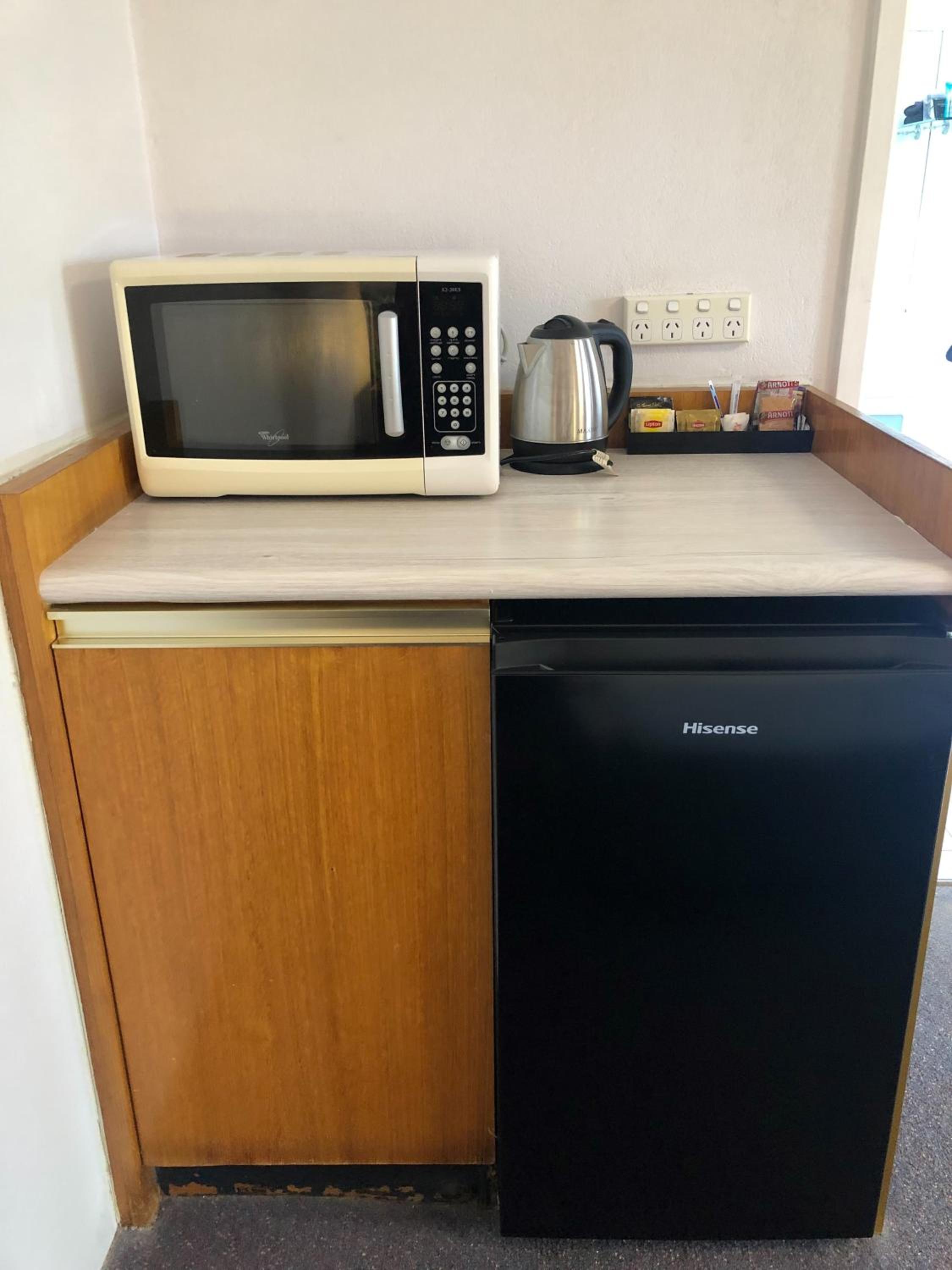 Avaleen Lodge Motor Inn