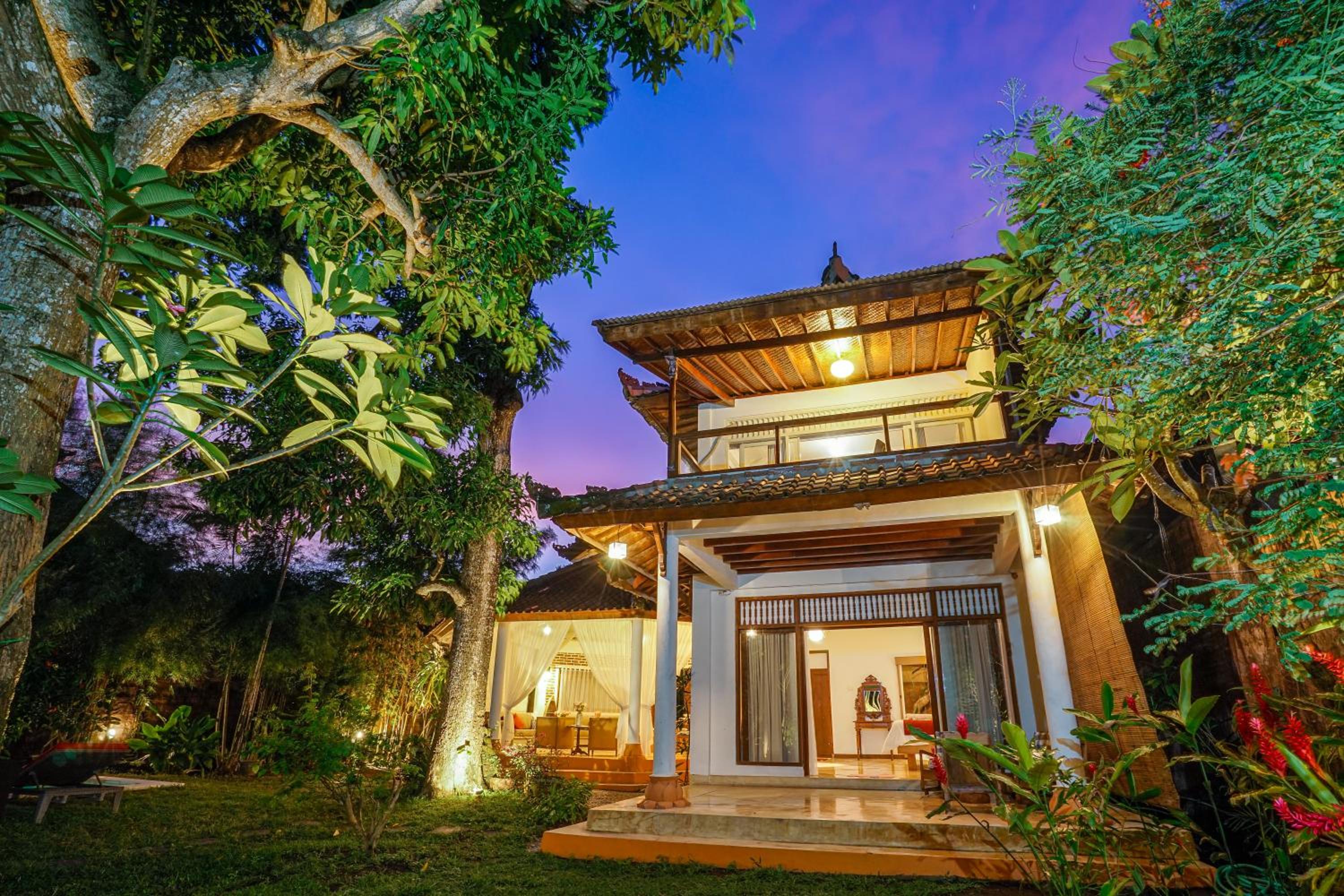 Villa Nylam, 4 Bedroom Private Villa With Tropical Vibes in Seminyak