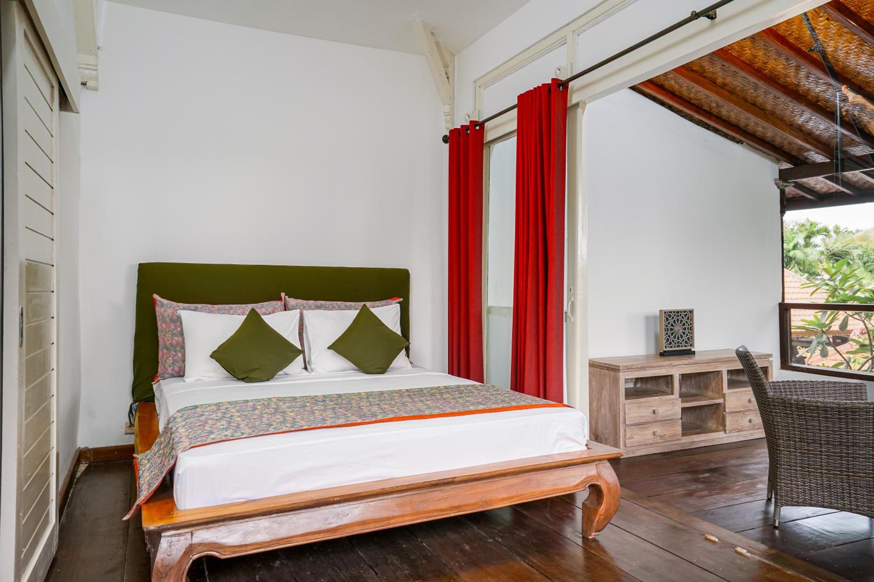Villa Nylam, 4 Bedroom Private Villa With Tropical Vibes in Seminyak