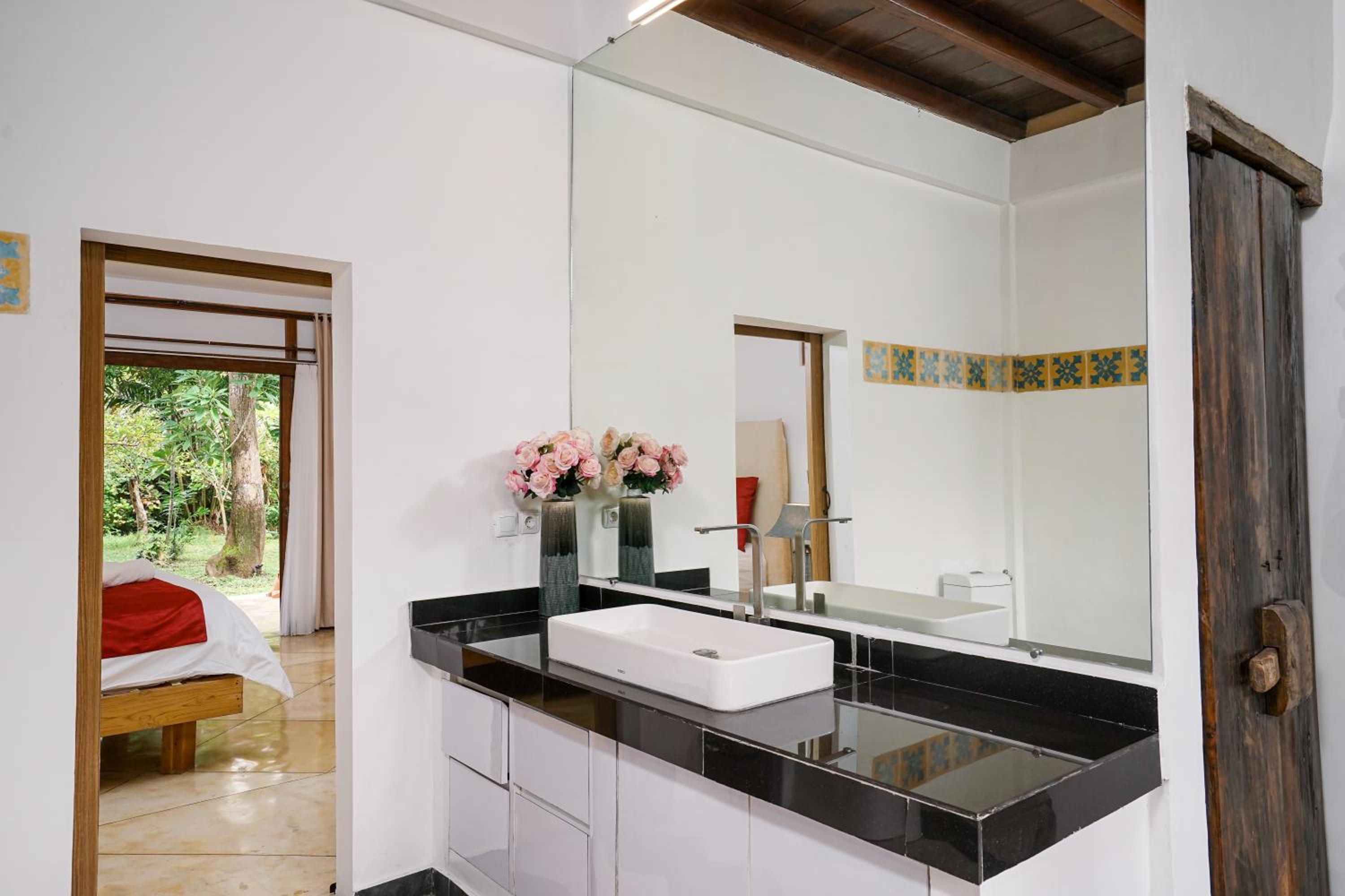 Villa Nylam, 4 Bedroom Private Villa With Tropical Vibes in Seminyak