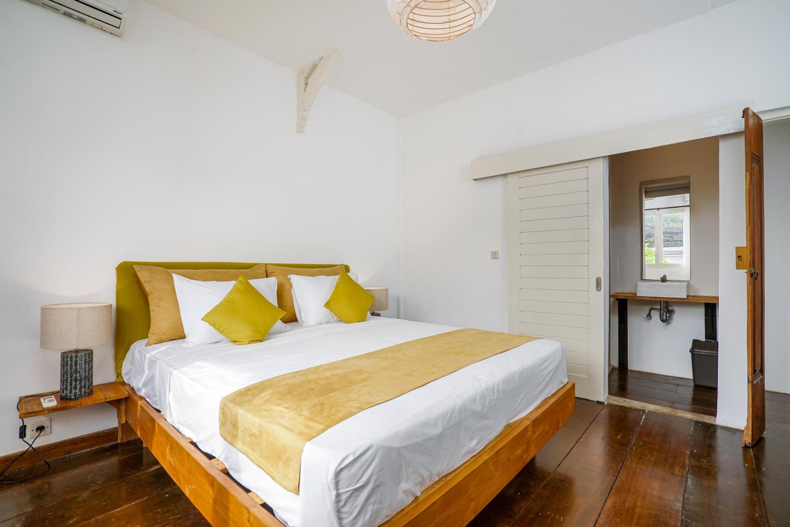 Villa Nylam, 4 Bedroom Private Villa With Tropical Vibes in Seminyak