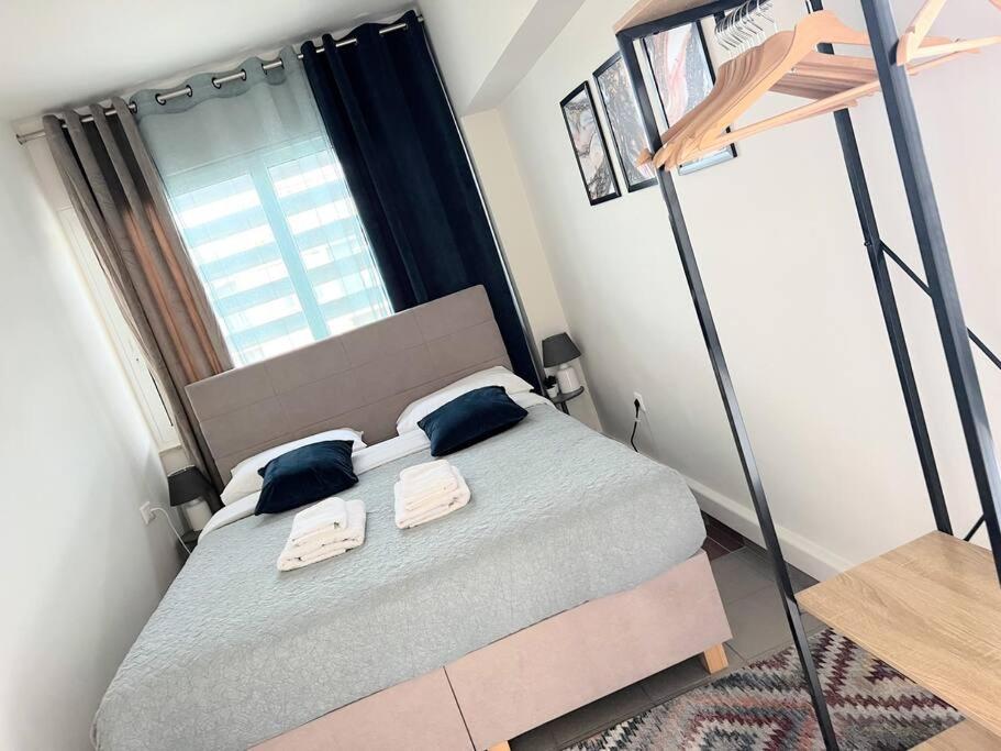 HighEnd 5BDR NewApt w/Breathtaking Acropolis View